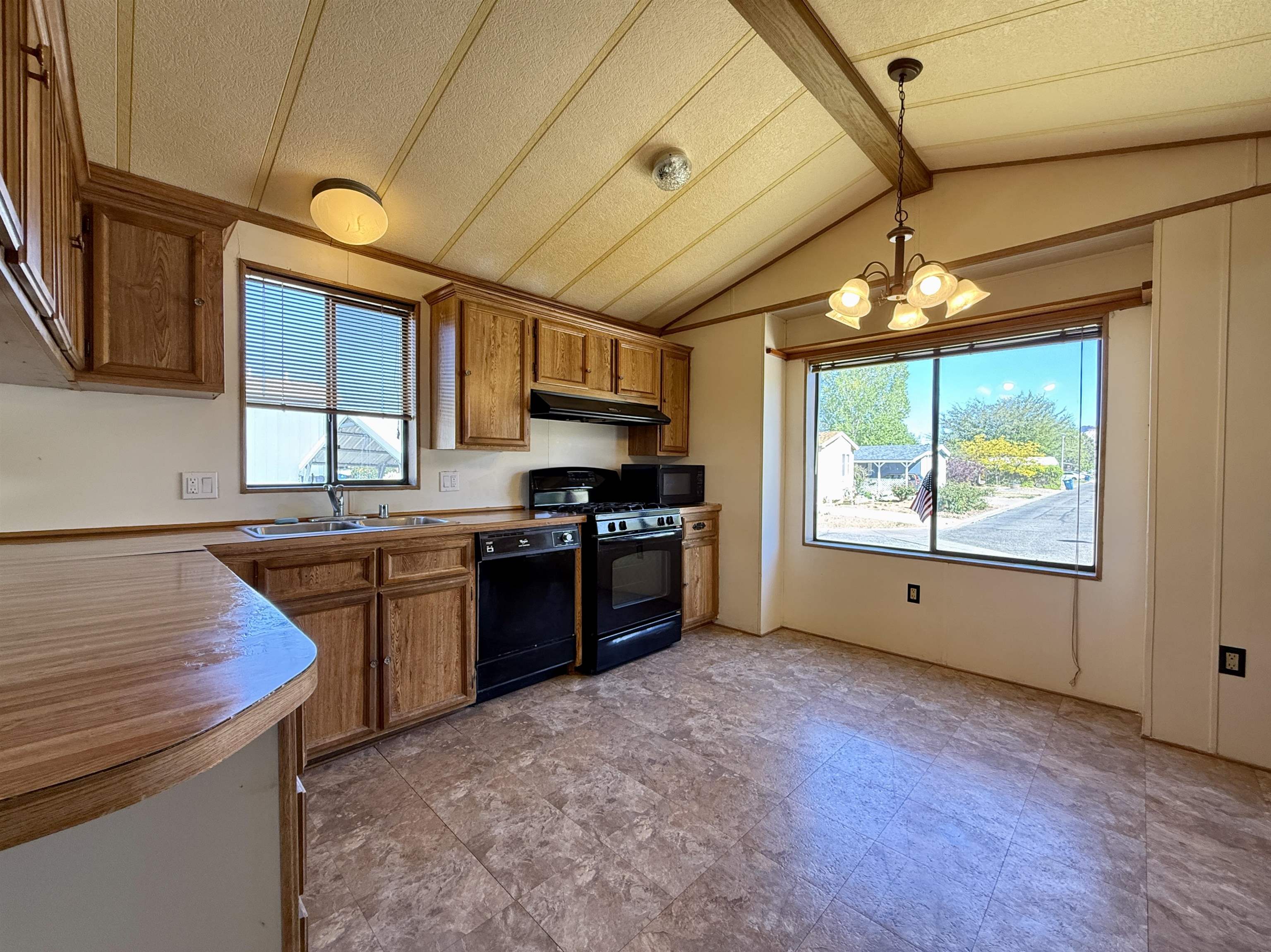 3251 E Road Unit: 33