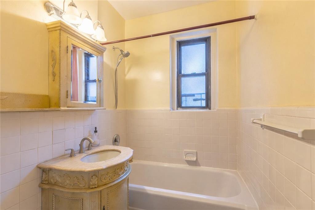 2515 Glenwood Road 2B