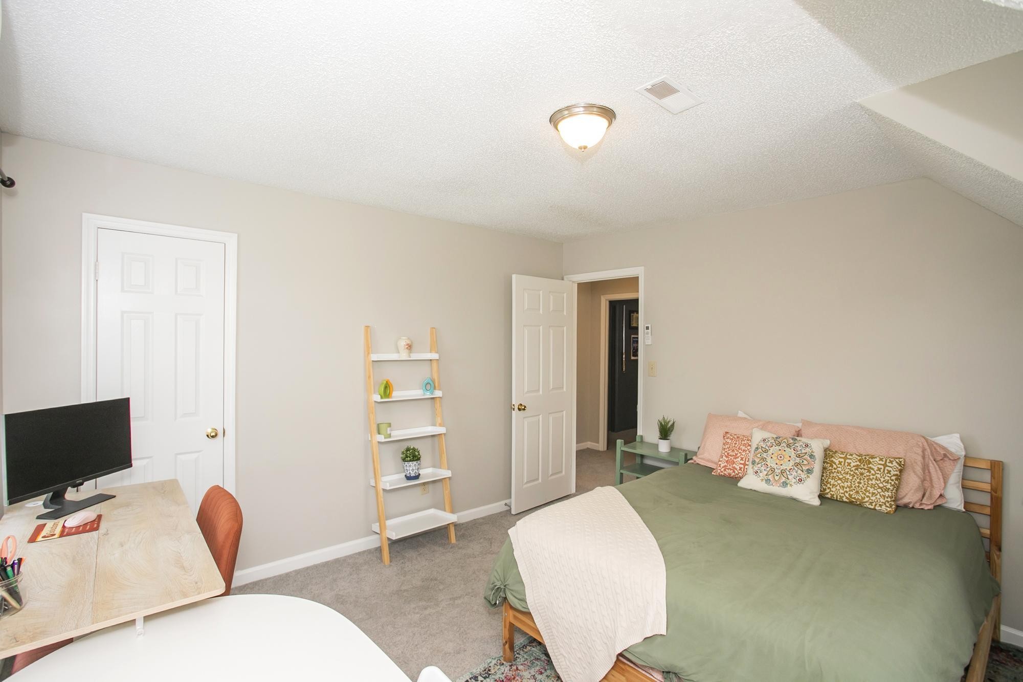 407 Bradford Cir