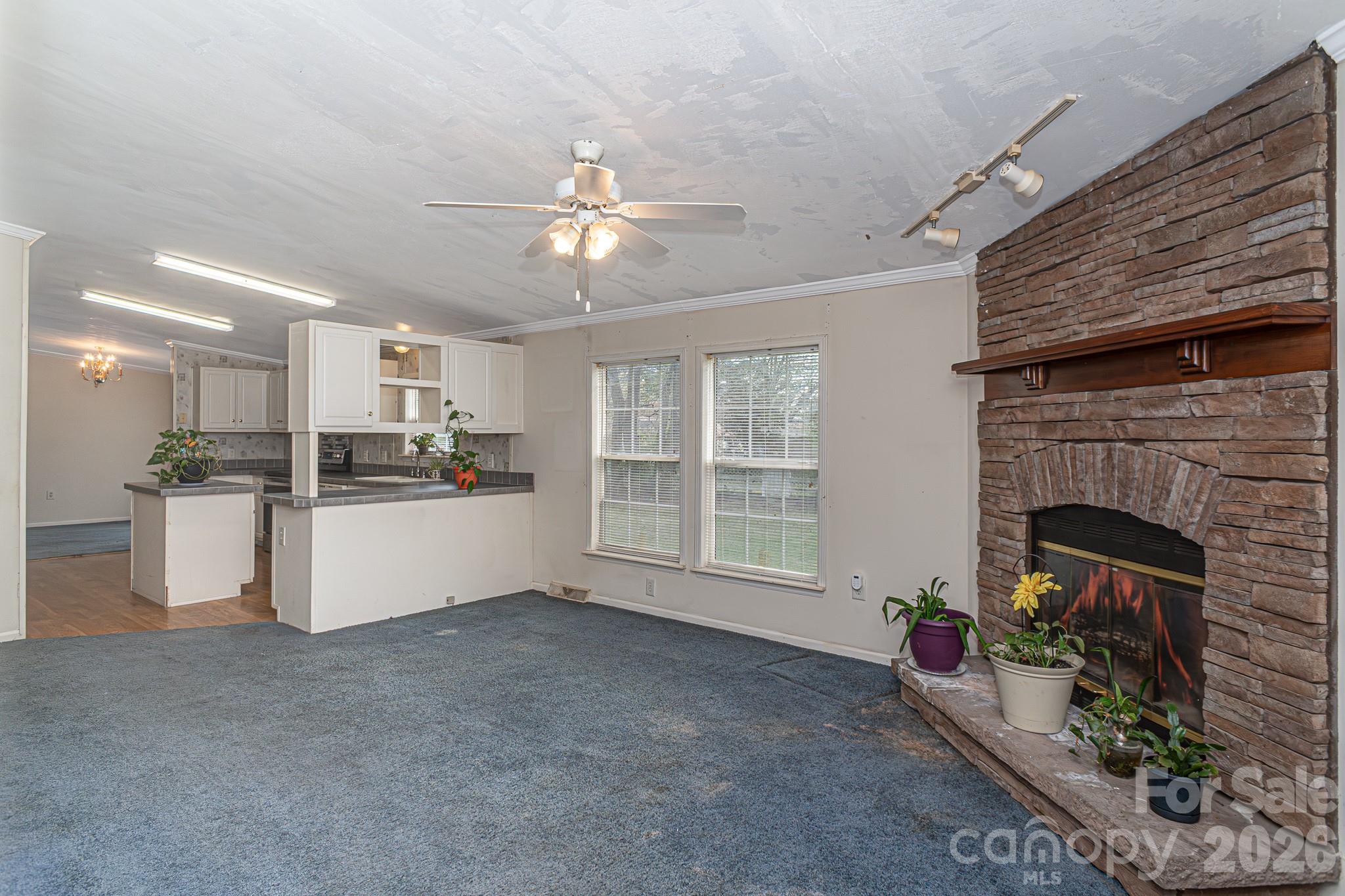 210 Pierce Street Unit: 4
