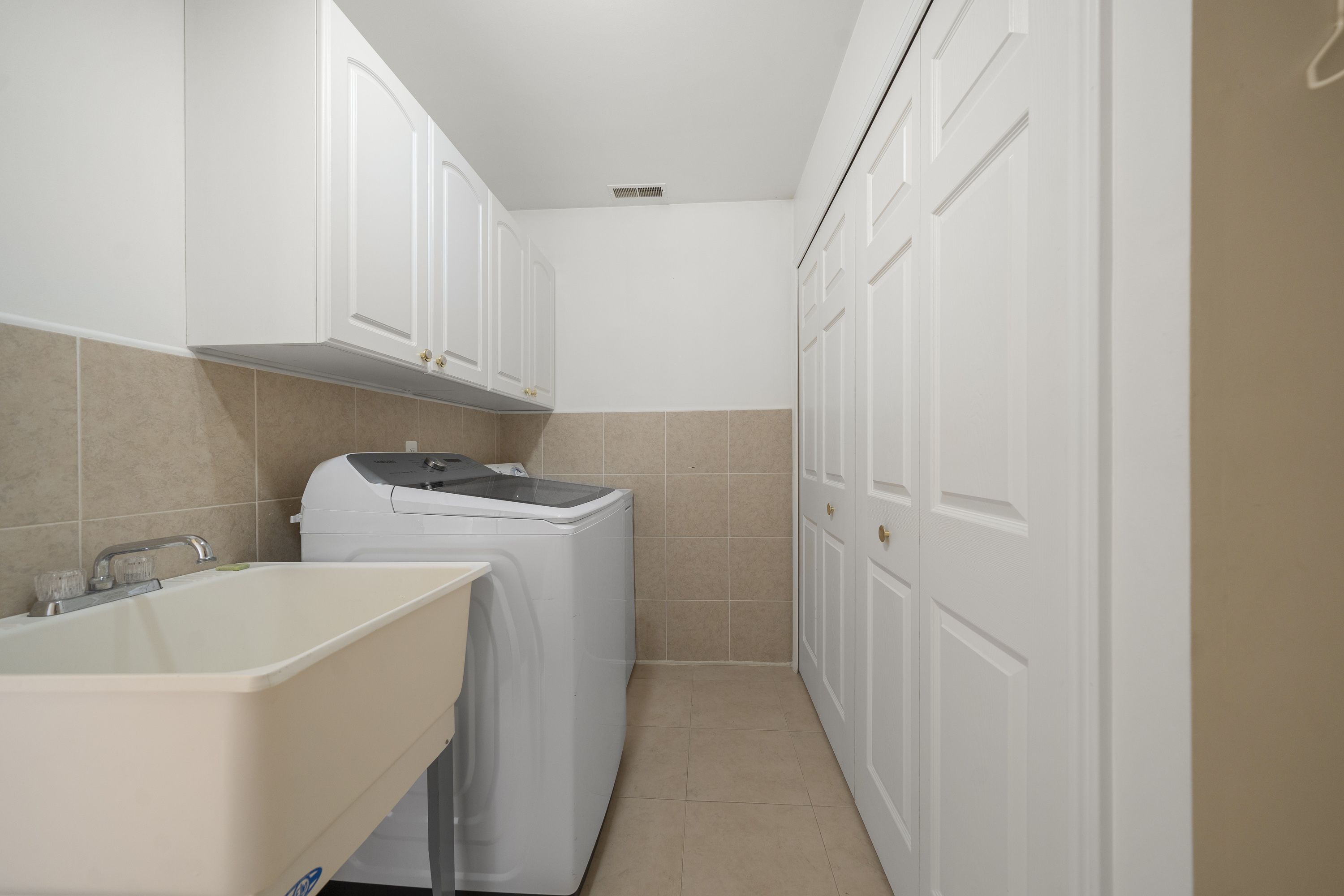 15143 HIDDEN POINTE Circle