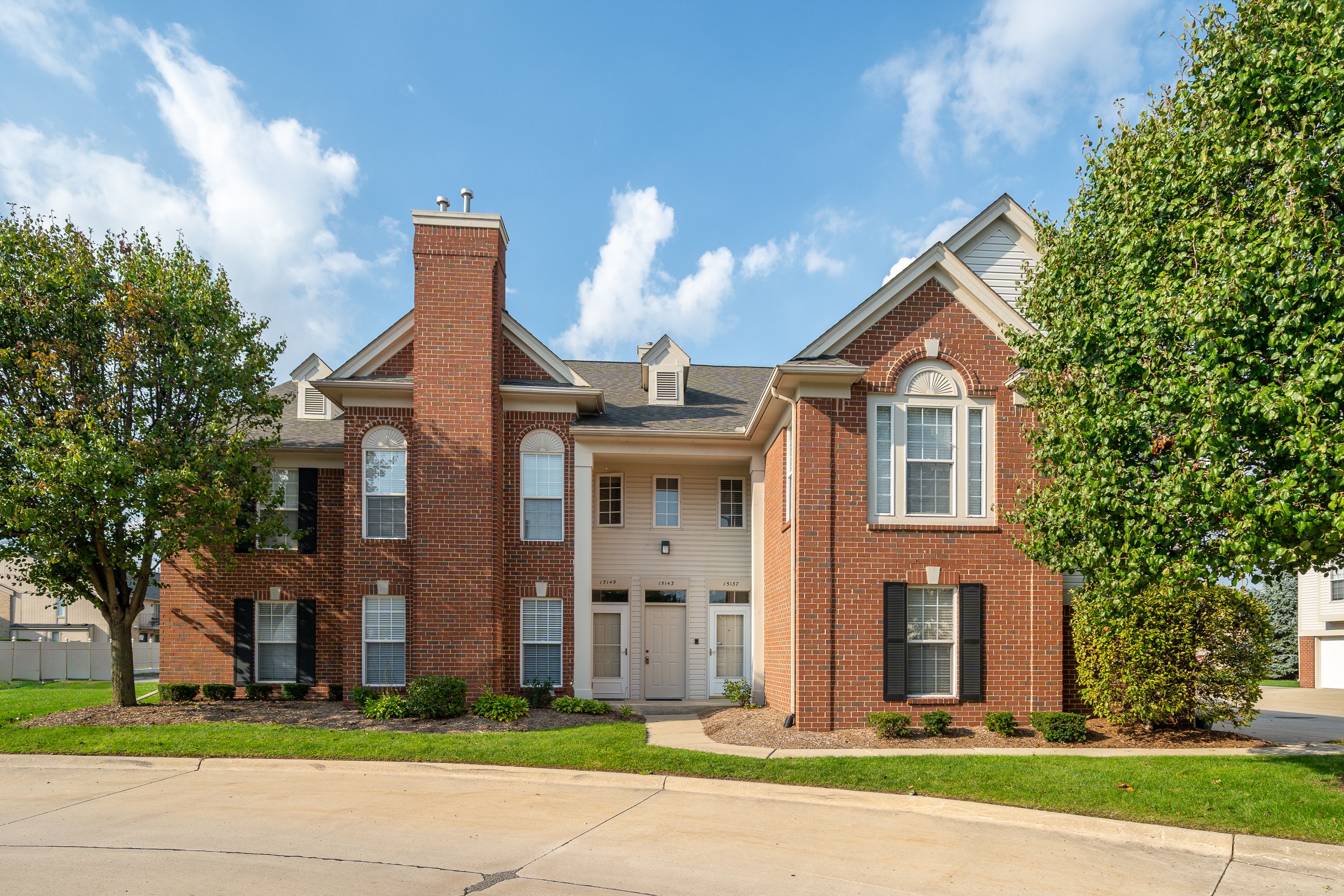 15143 HIDDEN POINTE Circle
