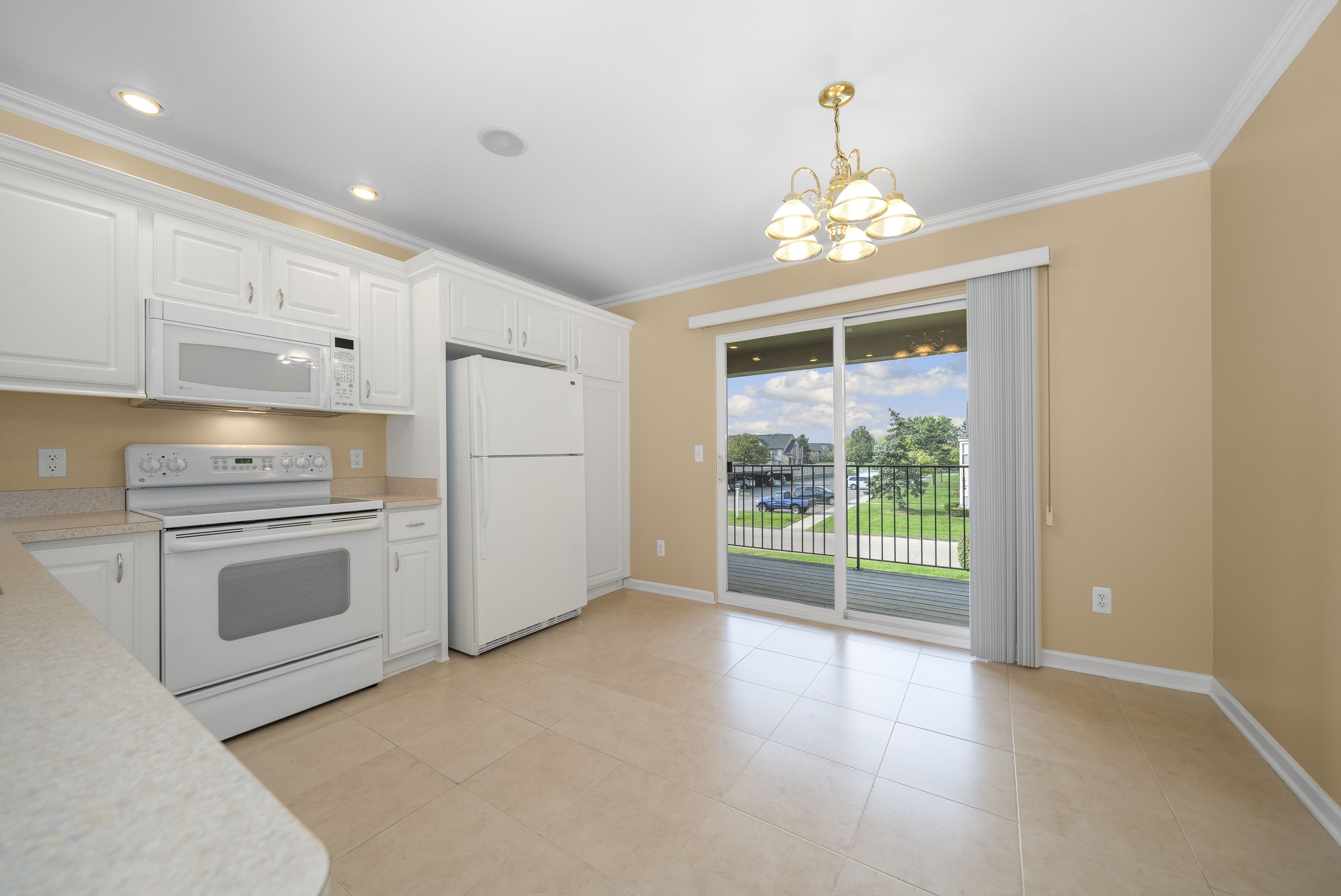 15143 HIDDEN POINTE Circle