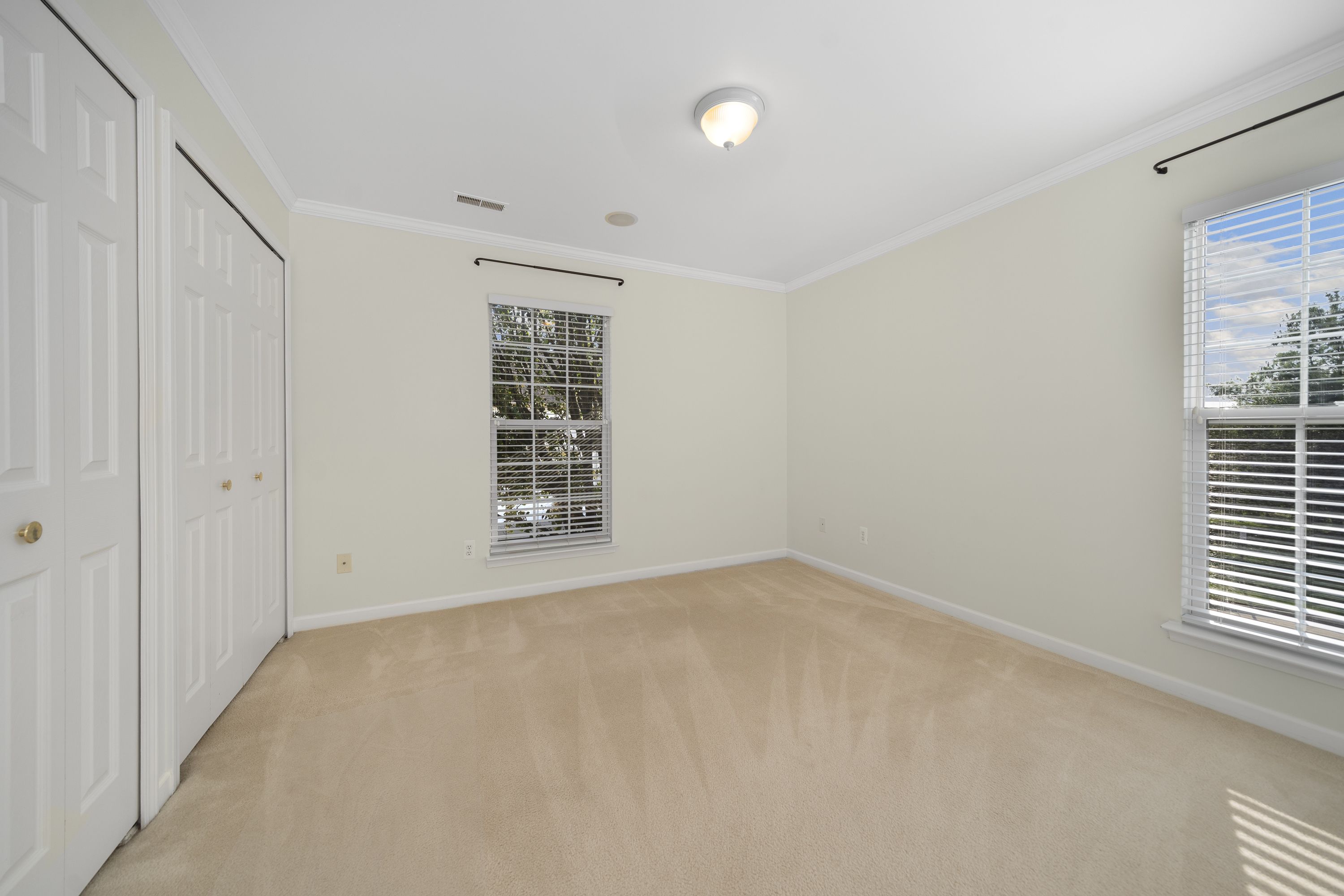 15143 HIDDEN POINTE Circle