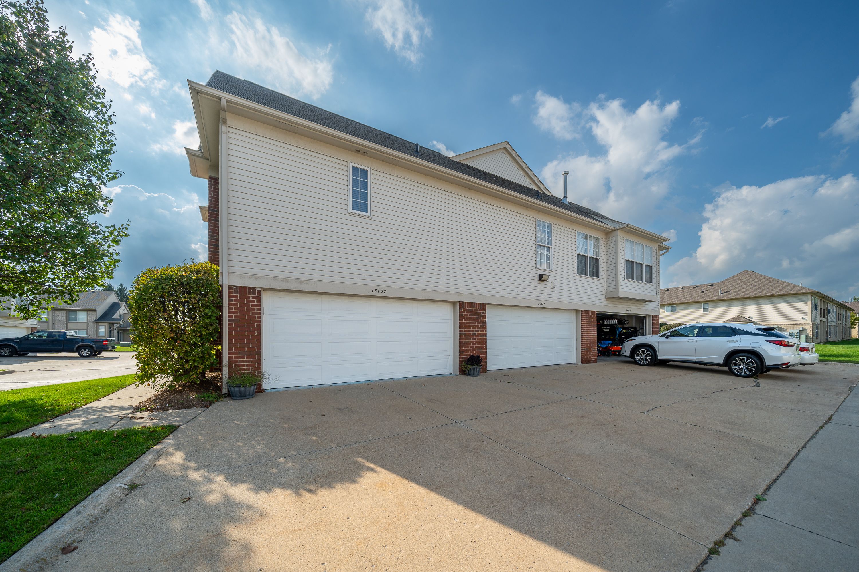 15143 HIDDEN POINTE Circle
