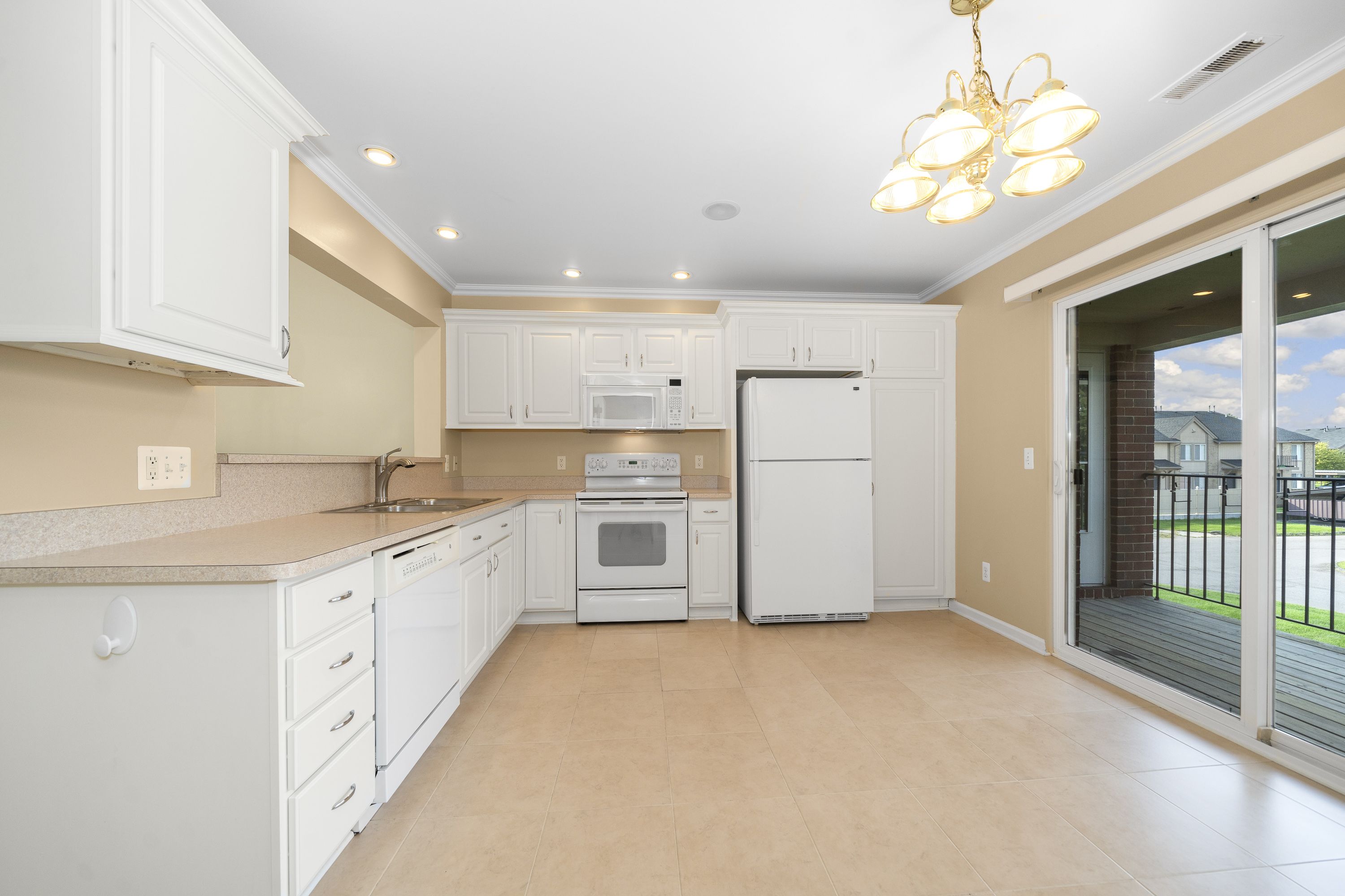 15143 HIDDEN POINTE Circle