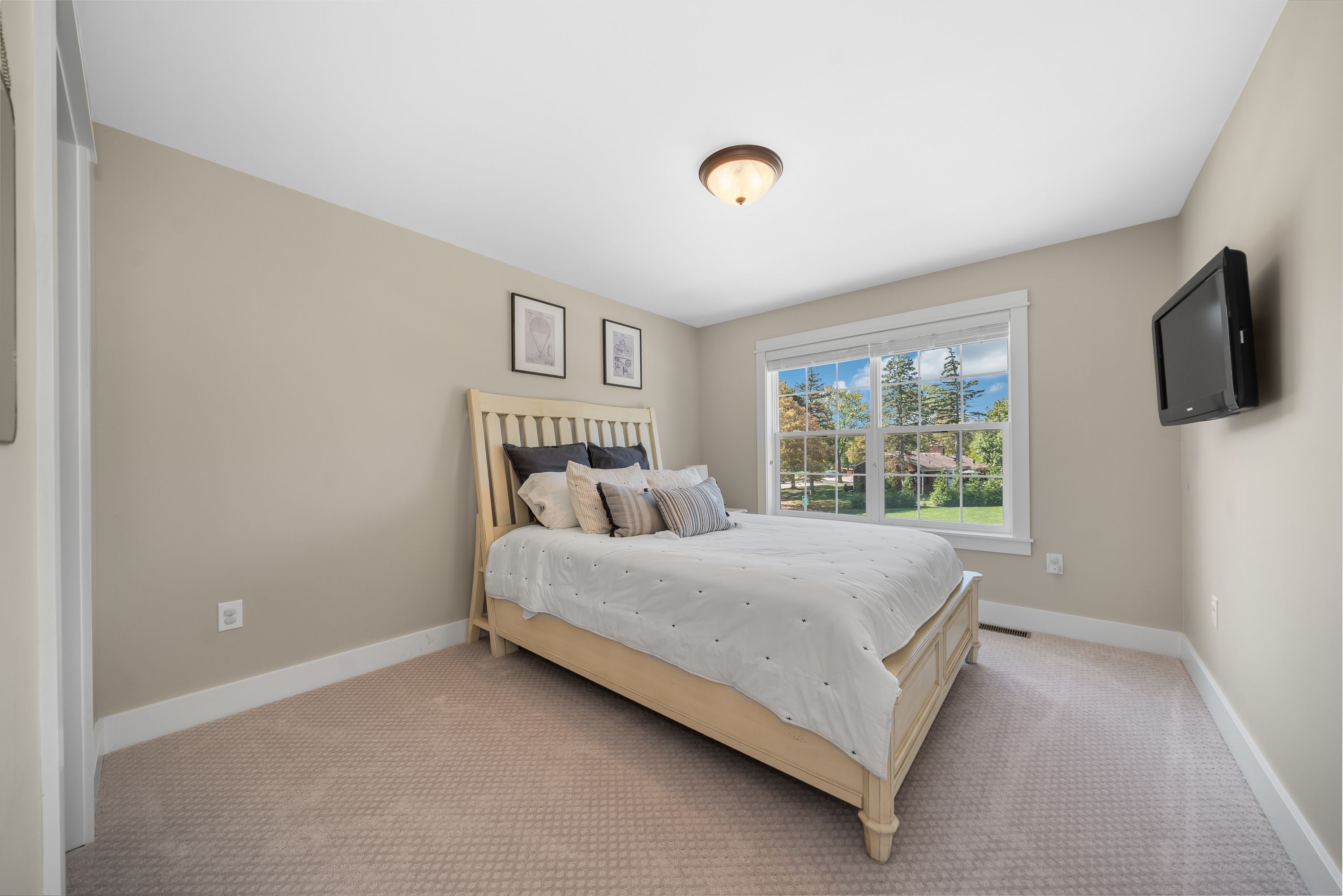 3906 HILLSIDE Drive