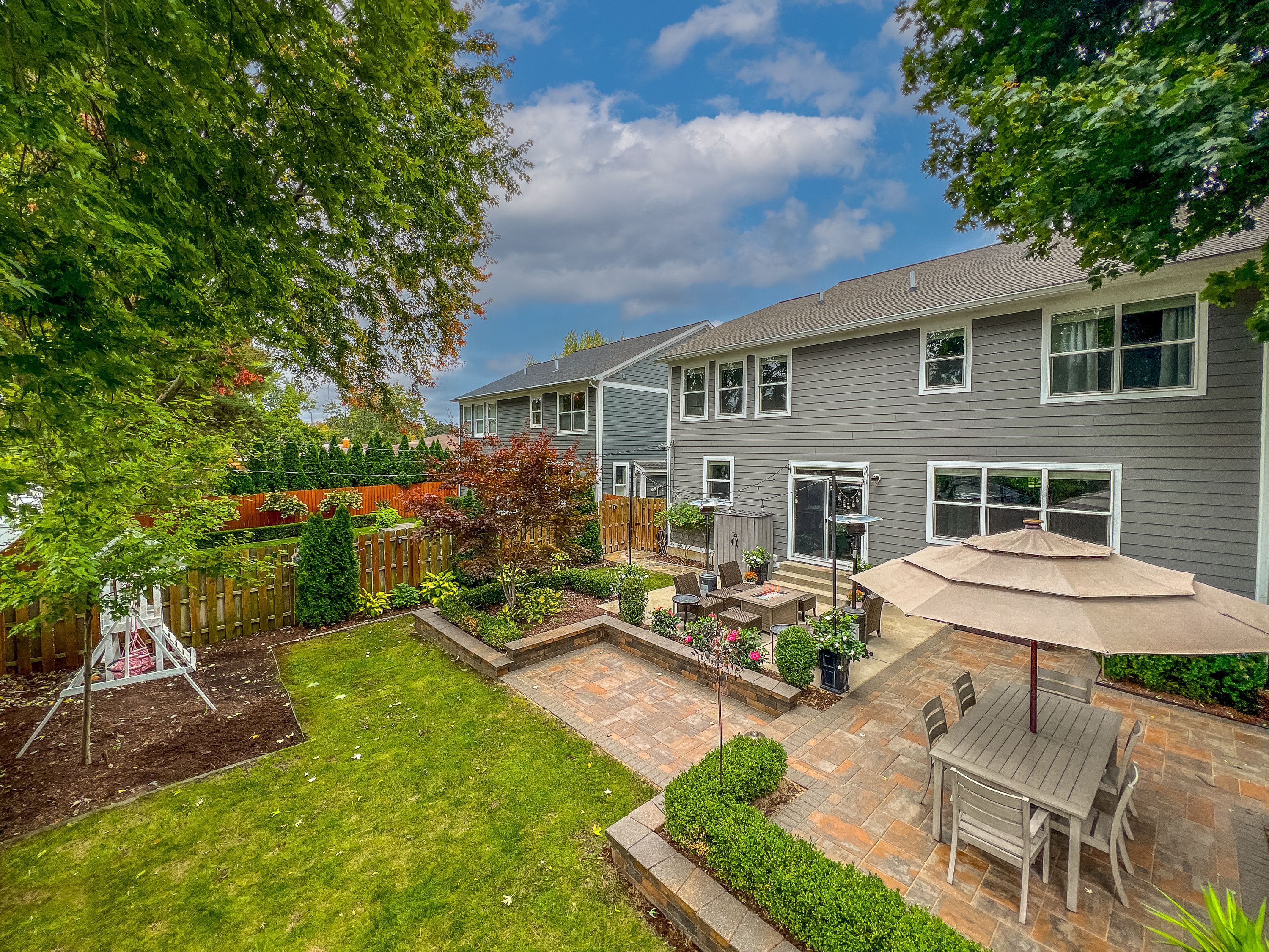 3906 HILLSIDE Drive