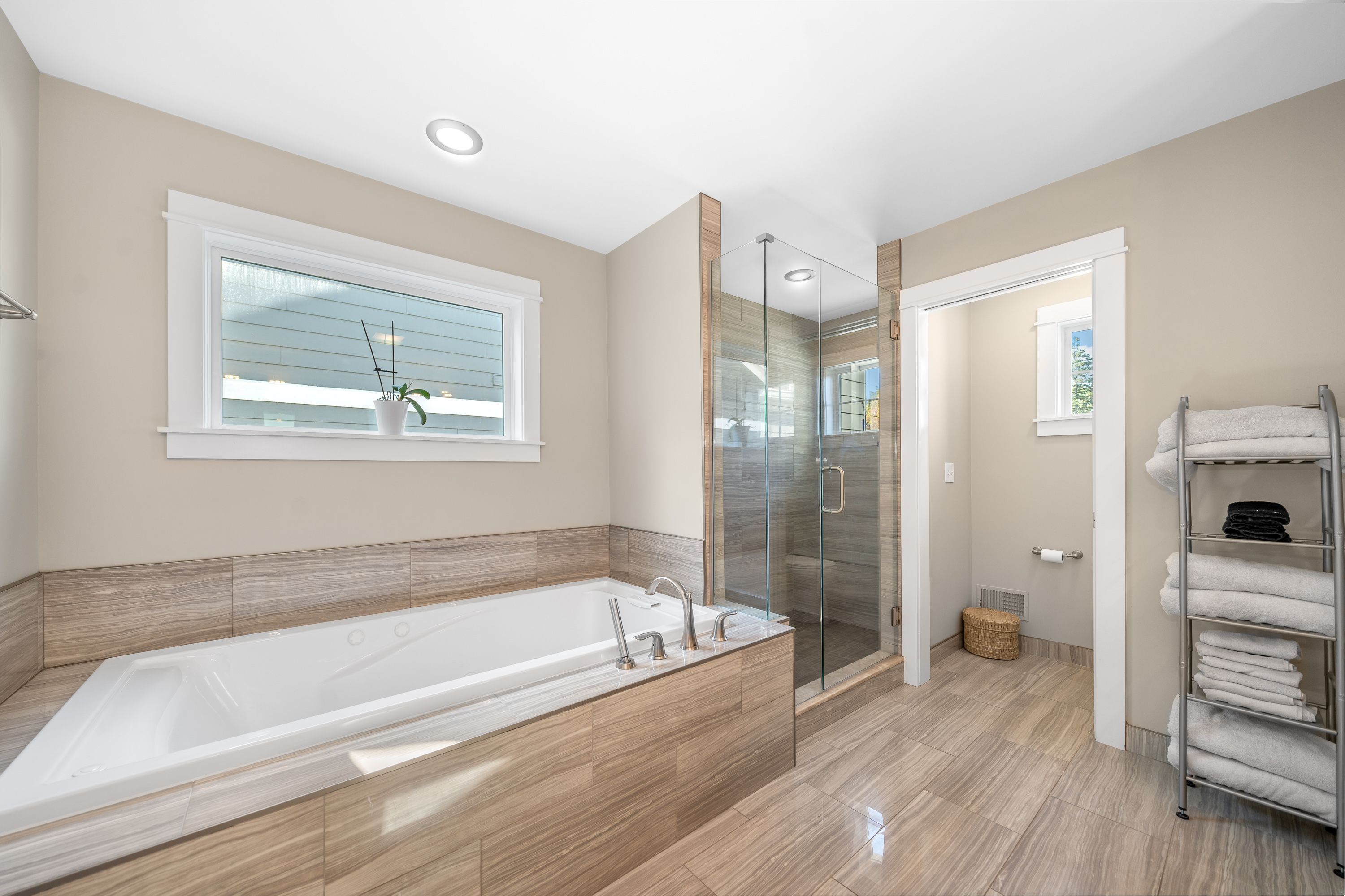 3906 HILLSIDE Drive