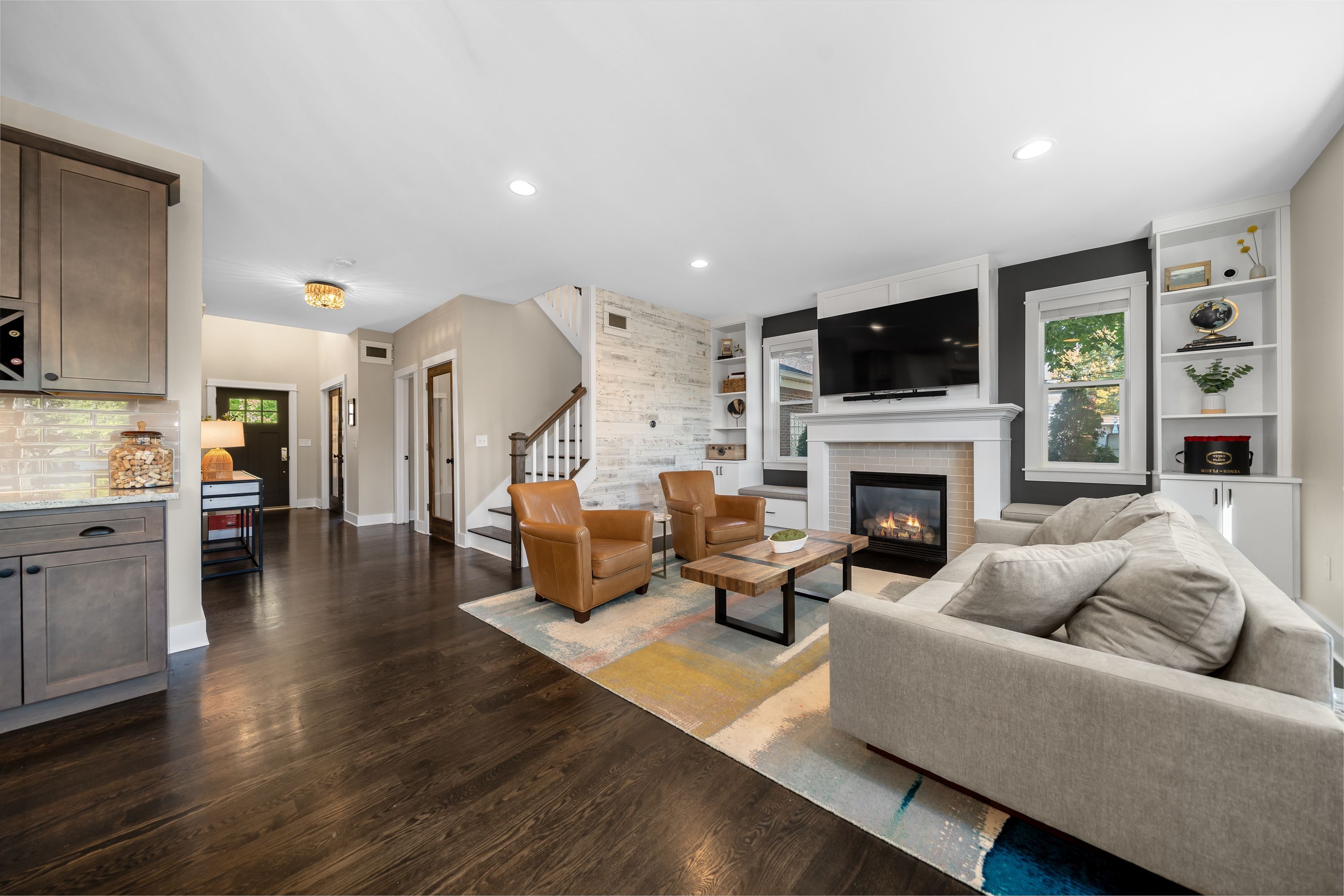 3906 HILLSIDE Drive
