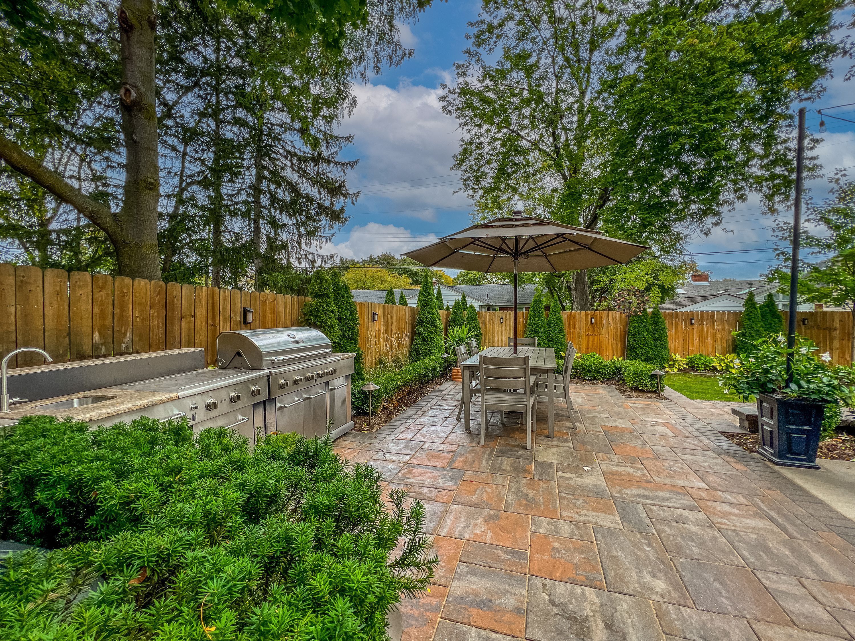 3906 HILLSIDE Drive