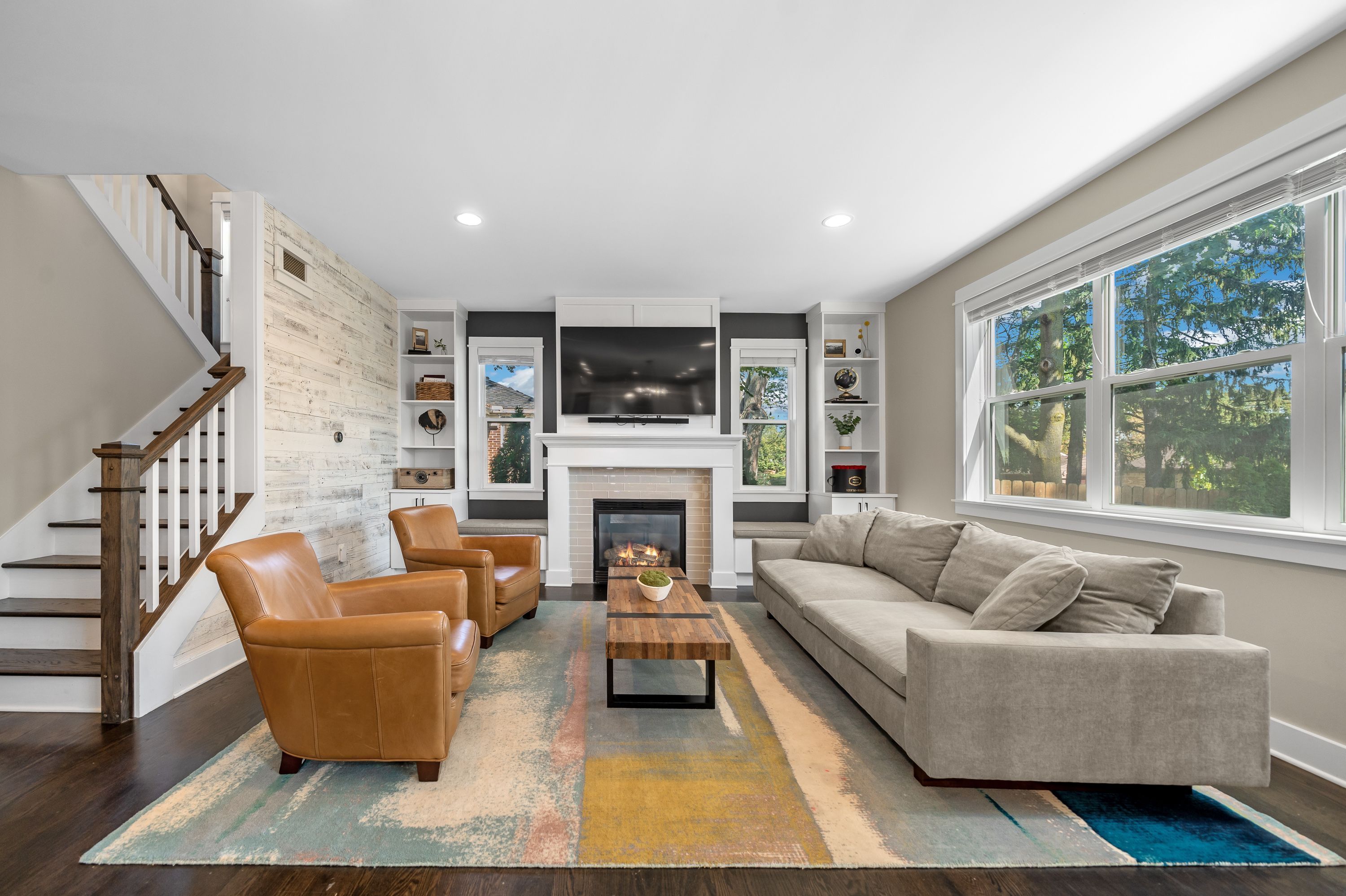 3906 HILLSIDE Drive