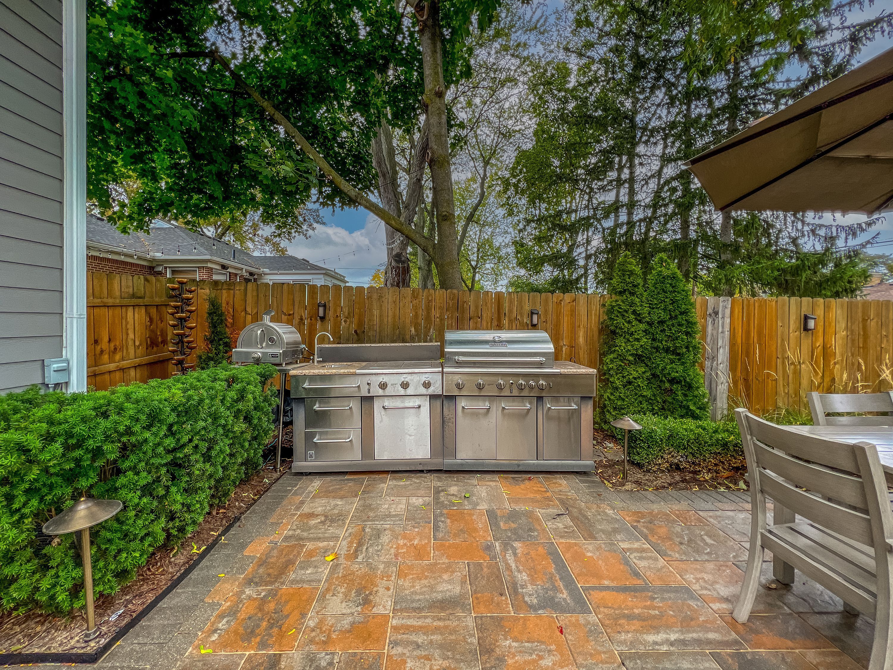 3906 HILLSIDE Drive