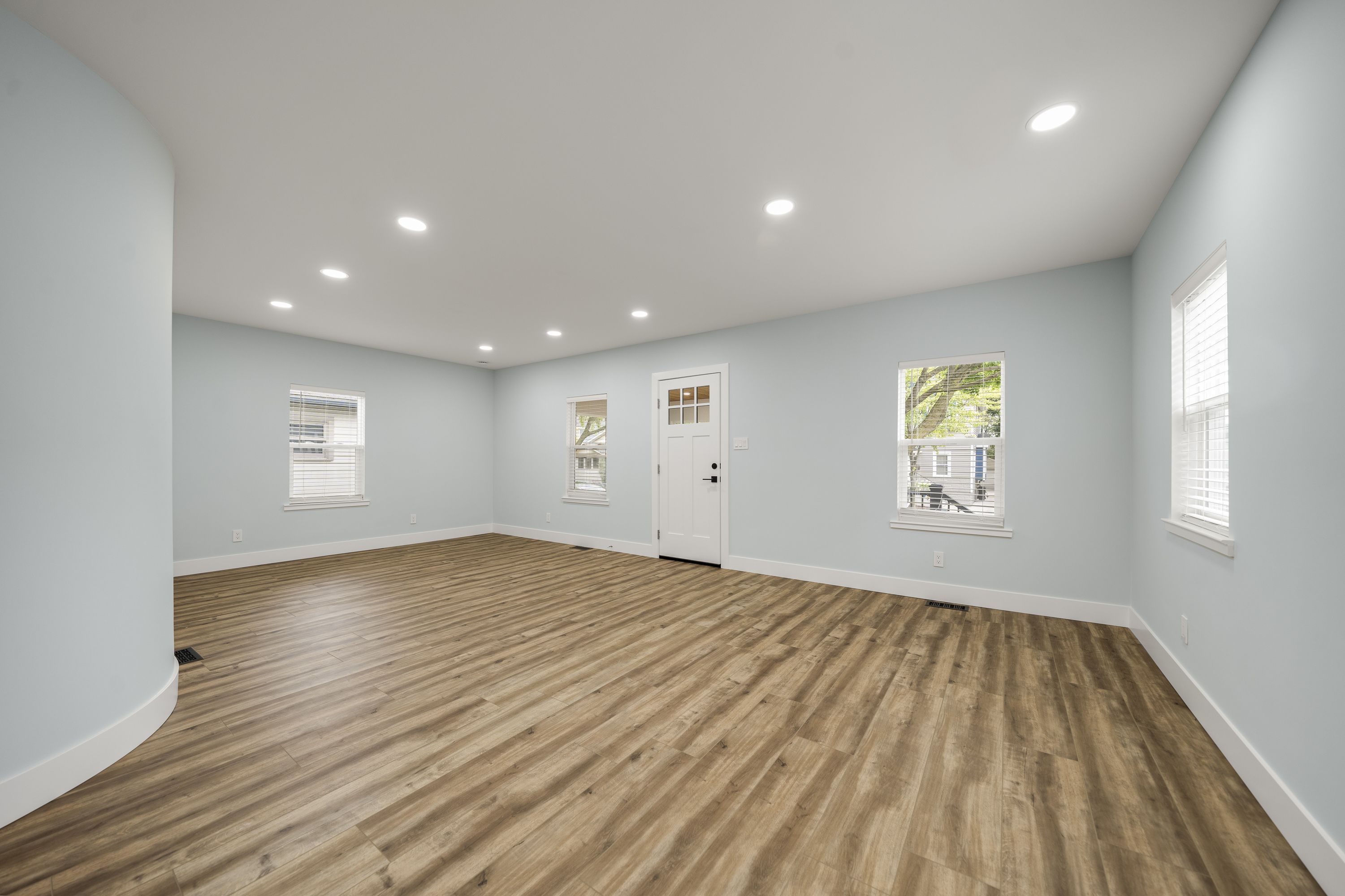 1335 BENNAVILLE Avenue