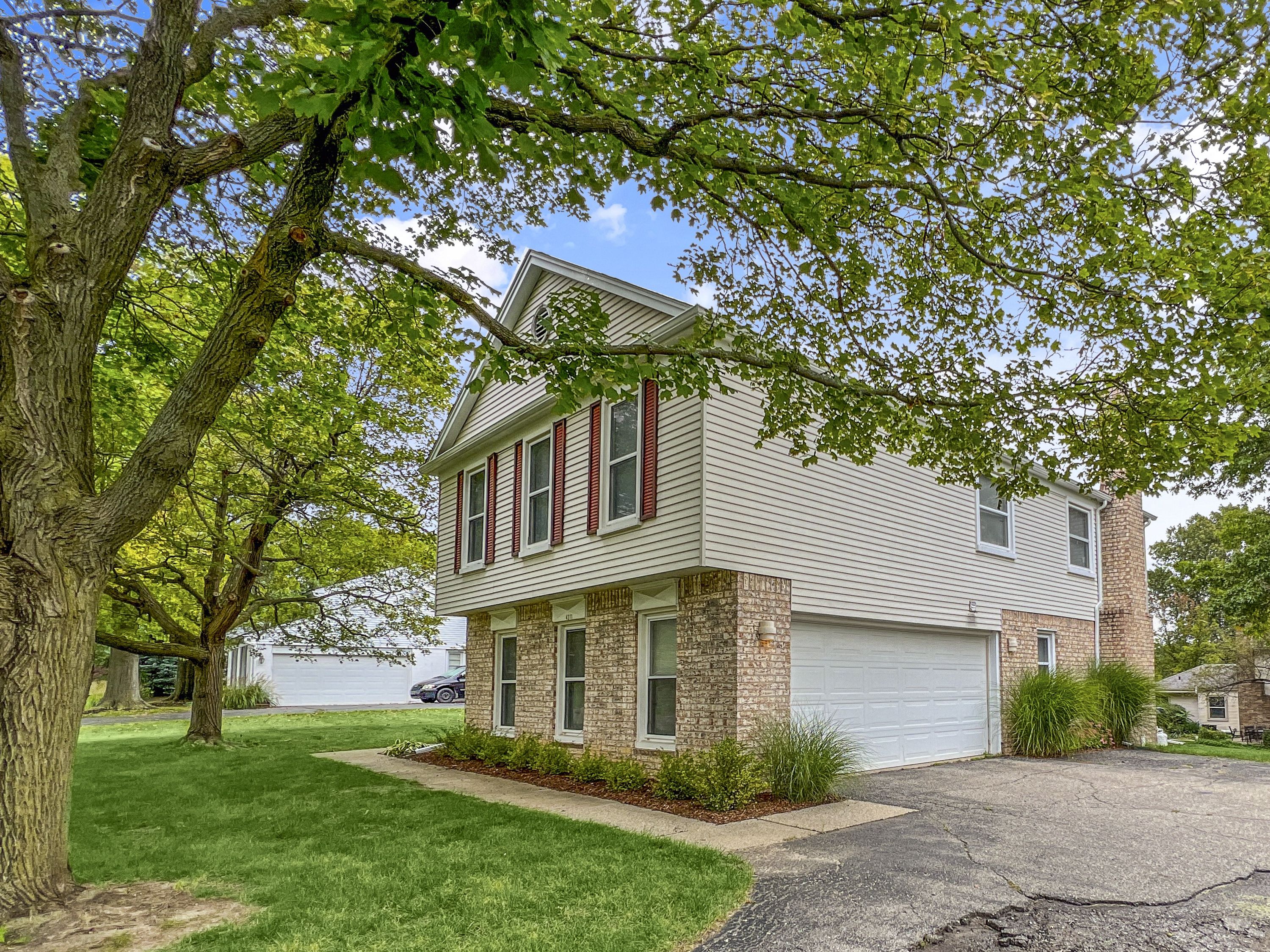 4311 APPLE VALLEY Lane