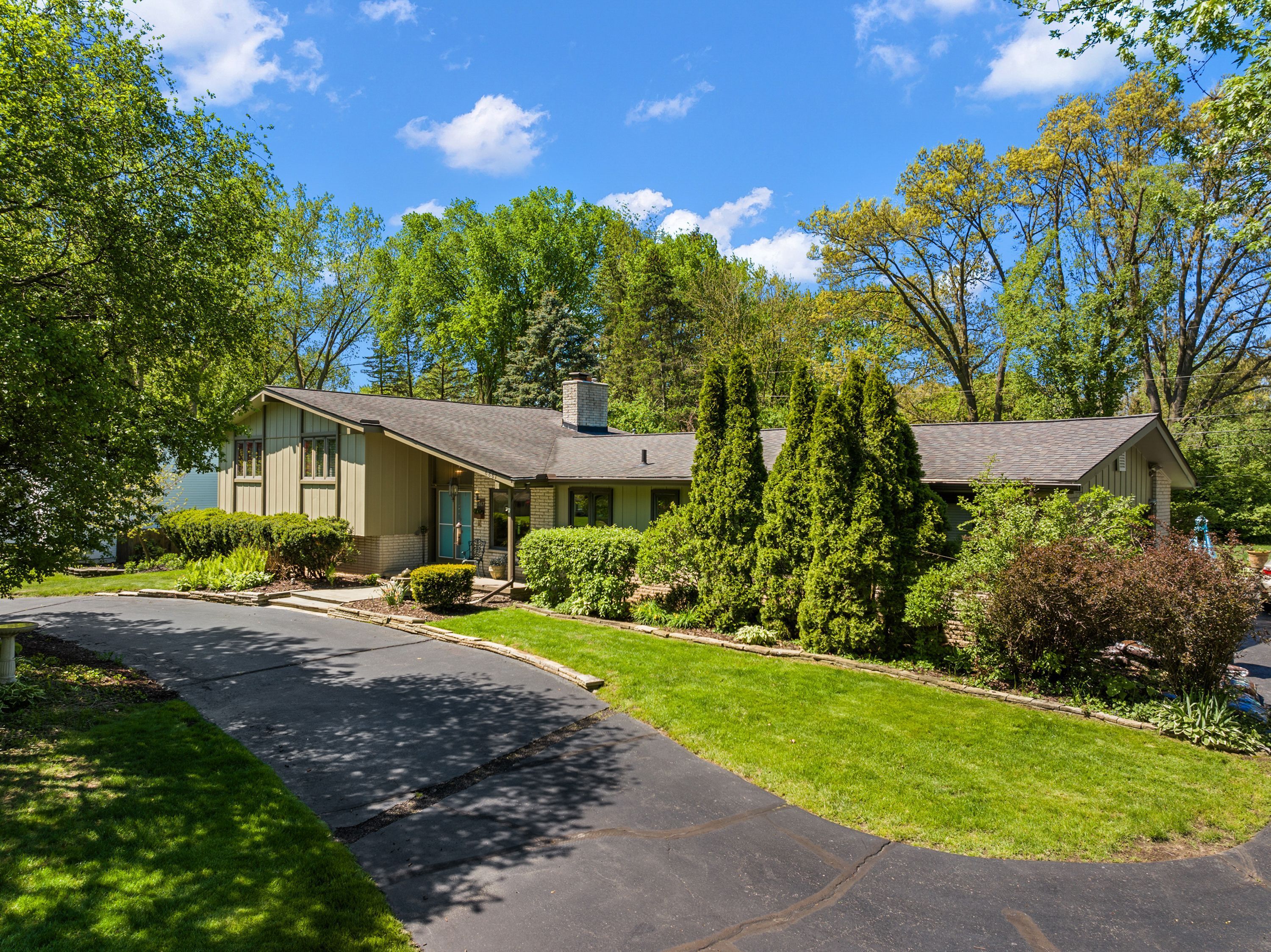 6867 KILLARNEY Drive