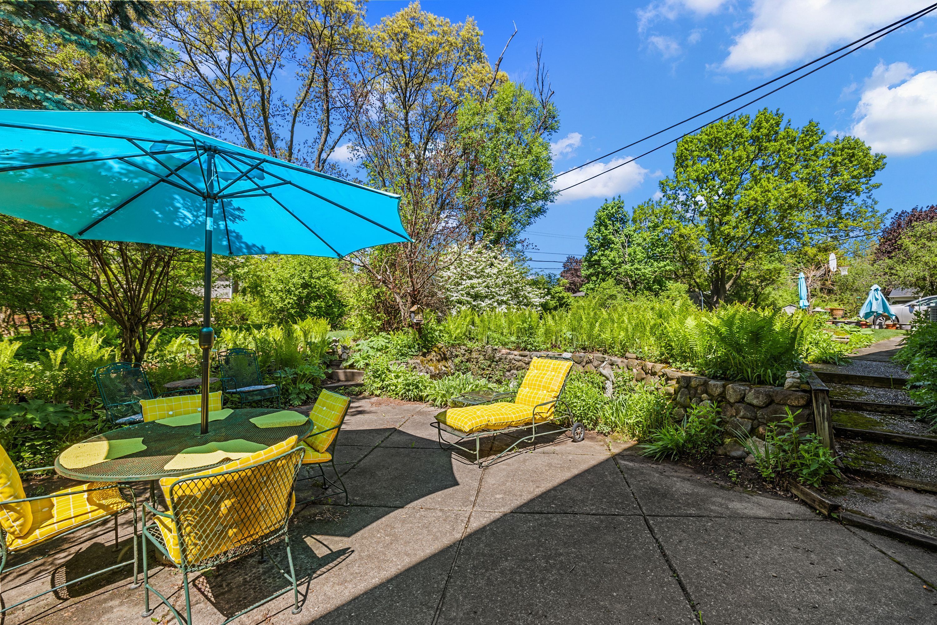 6867 KILLARNEY Drive