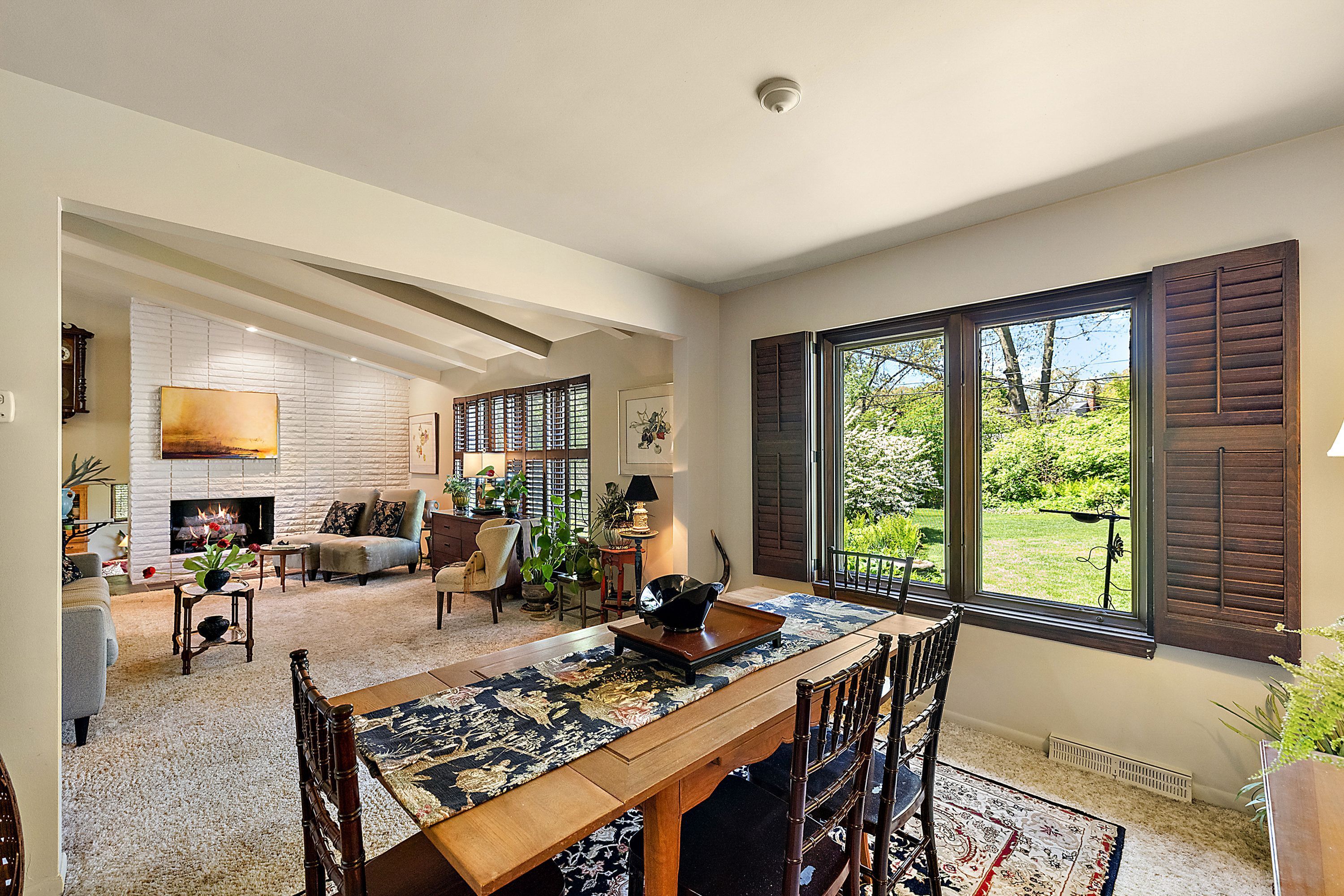 6867 KILLARNEY Drive