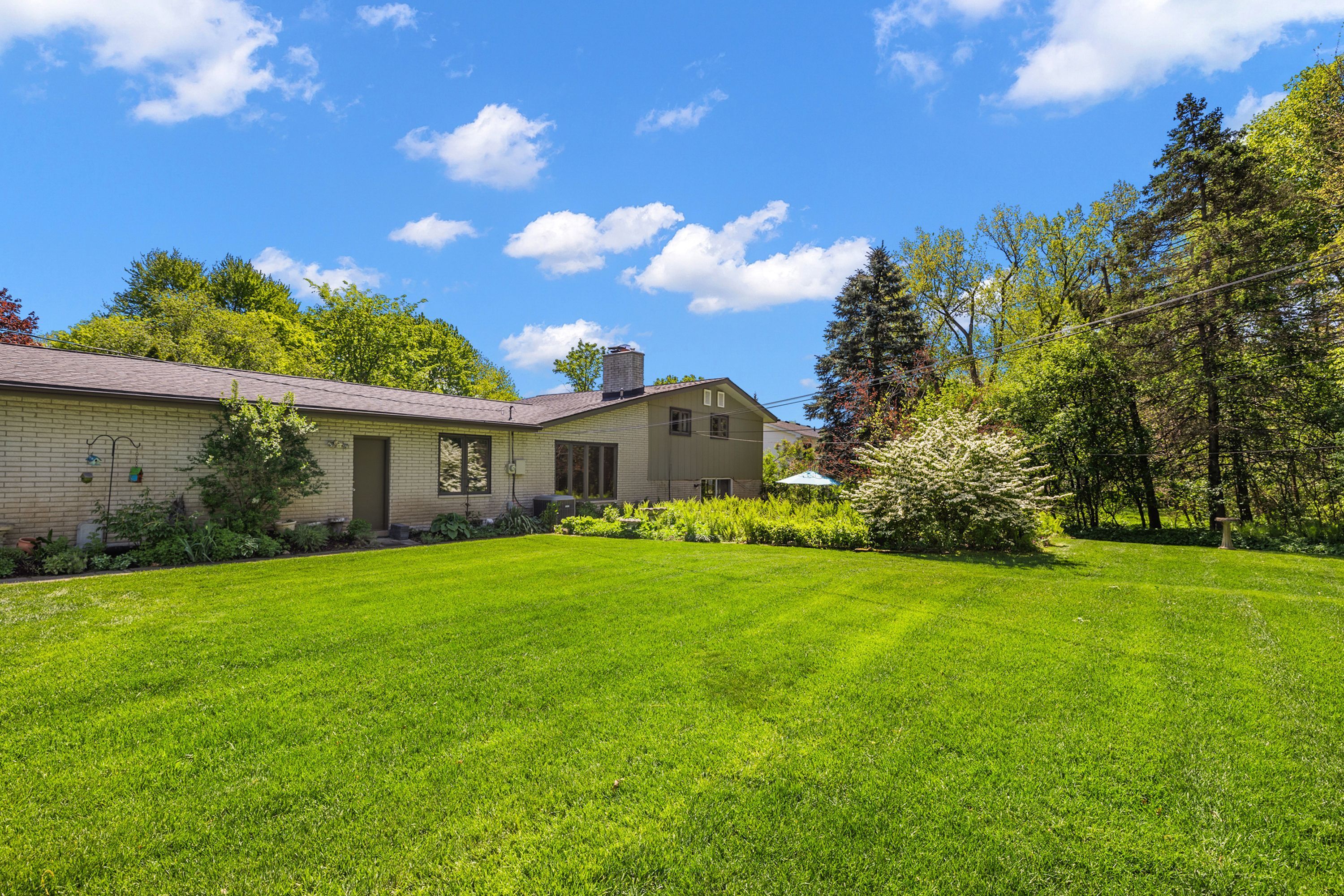 6867 KILLARNEY Drive