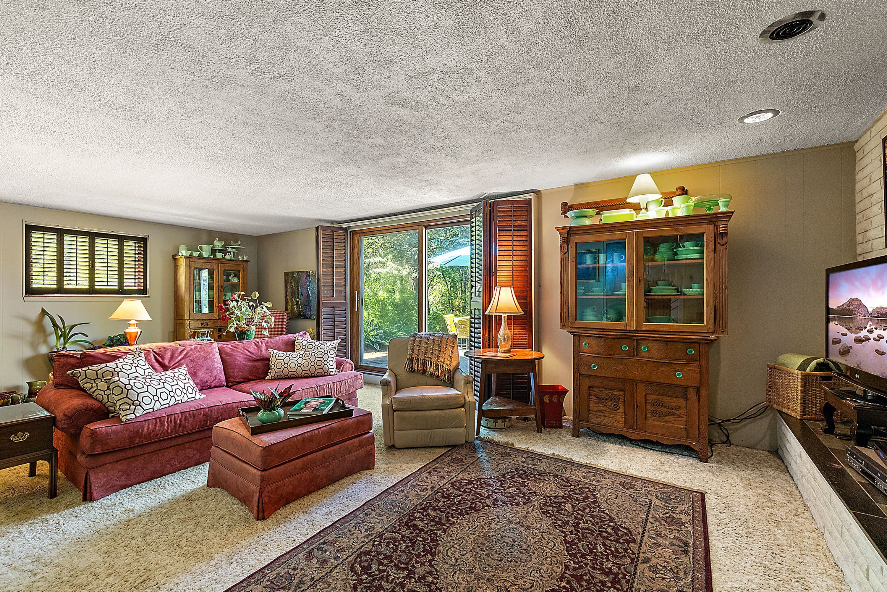 6867 KILLARNEY Drive