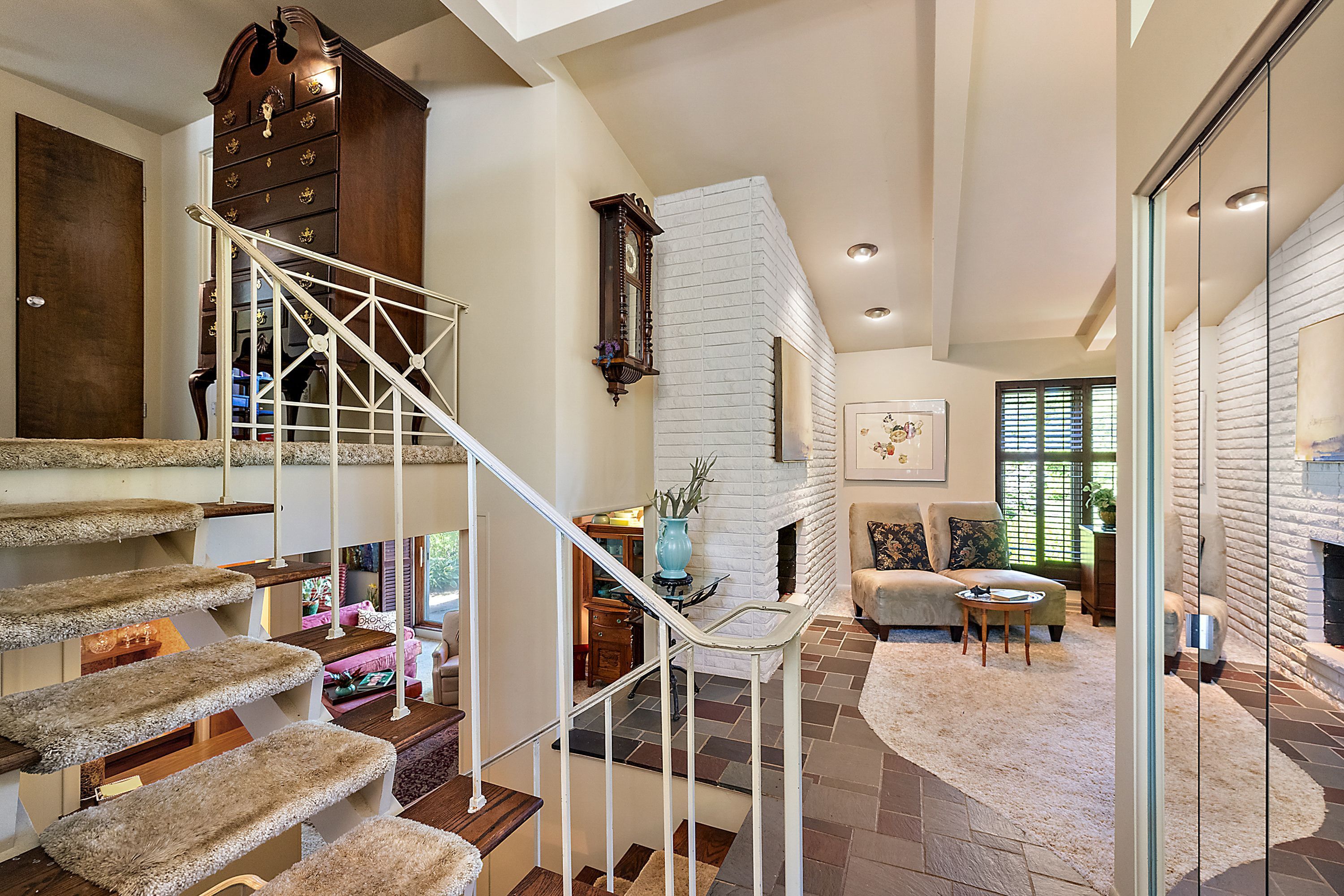 6867 KILLARNEY Drive