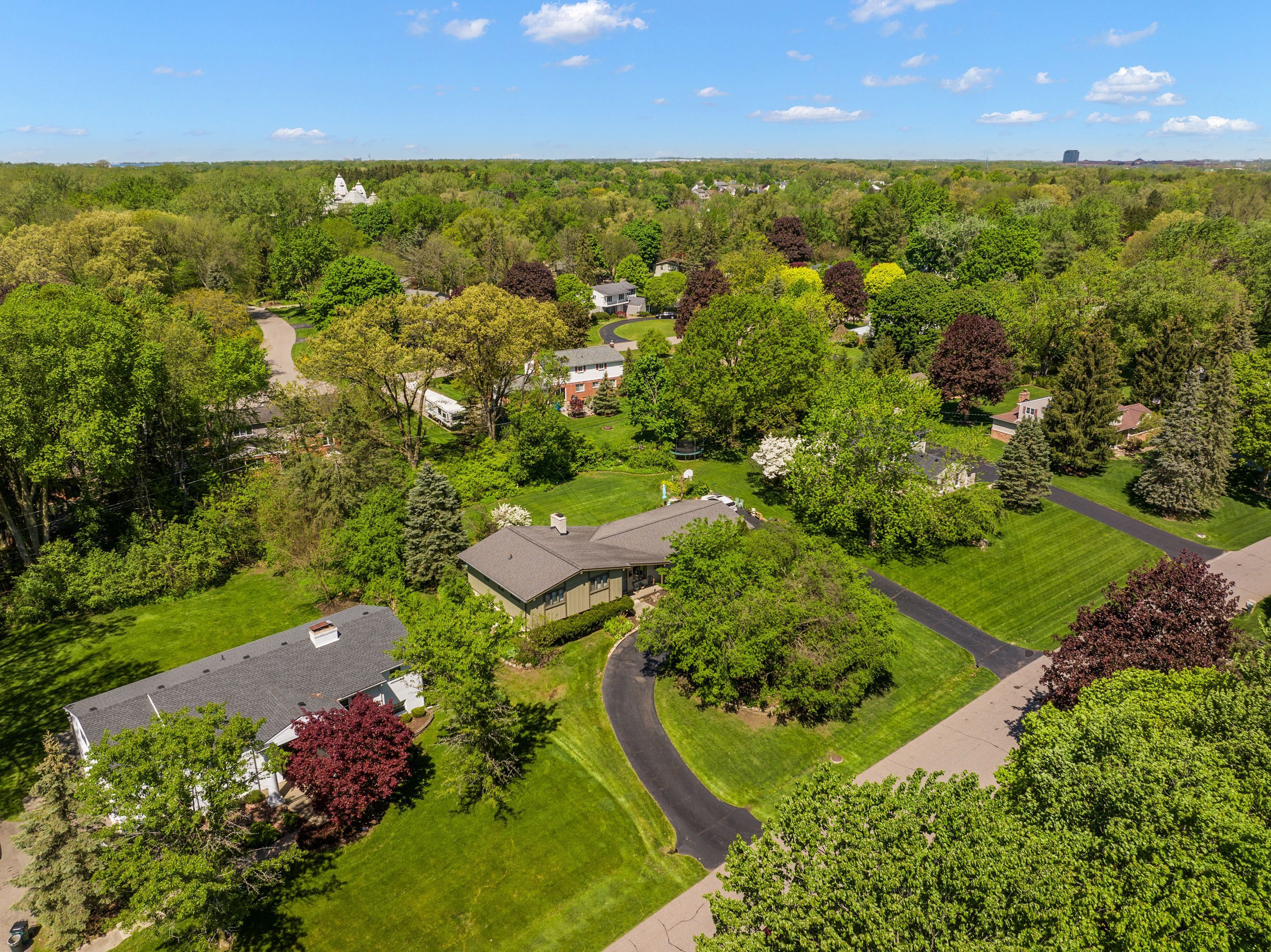 6867 KILLARNEY Drive