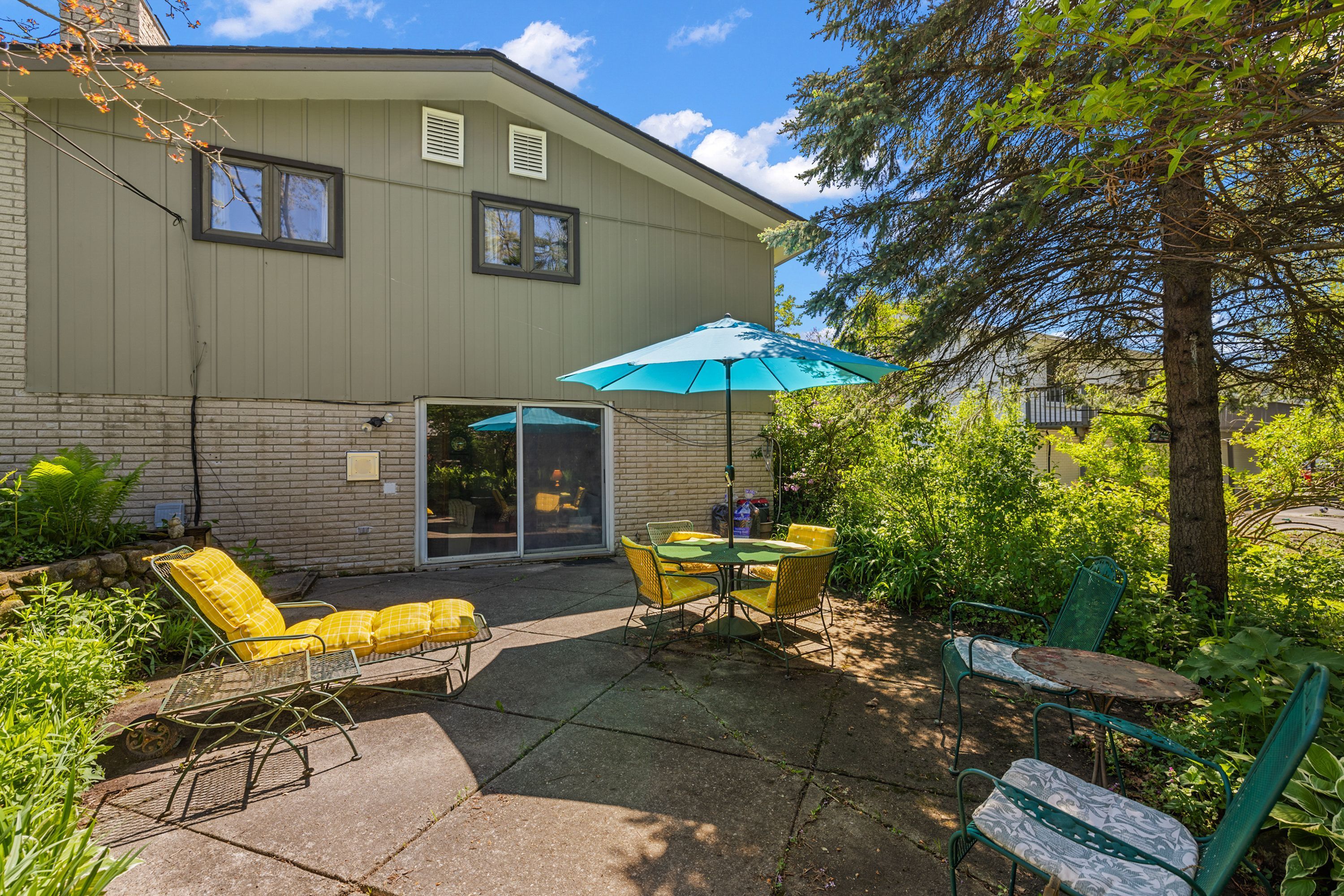 6867 KILLARNEY Drive