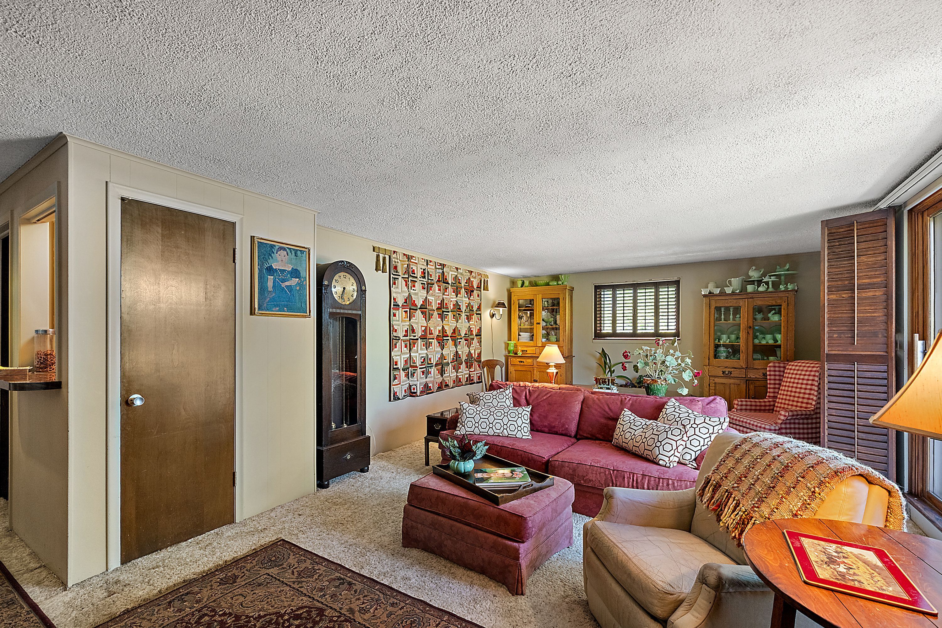 6867 KILLARNEY Drive