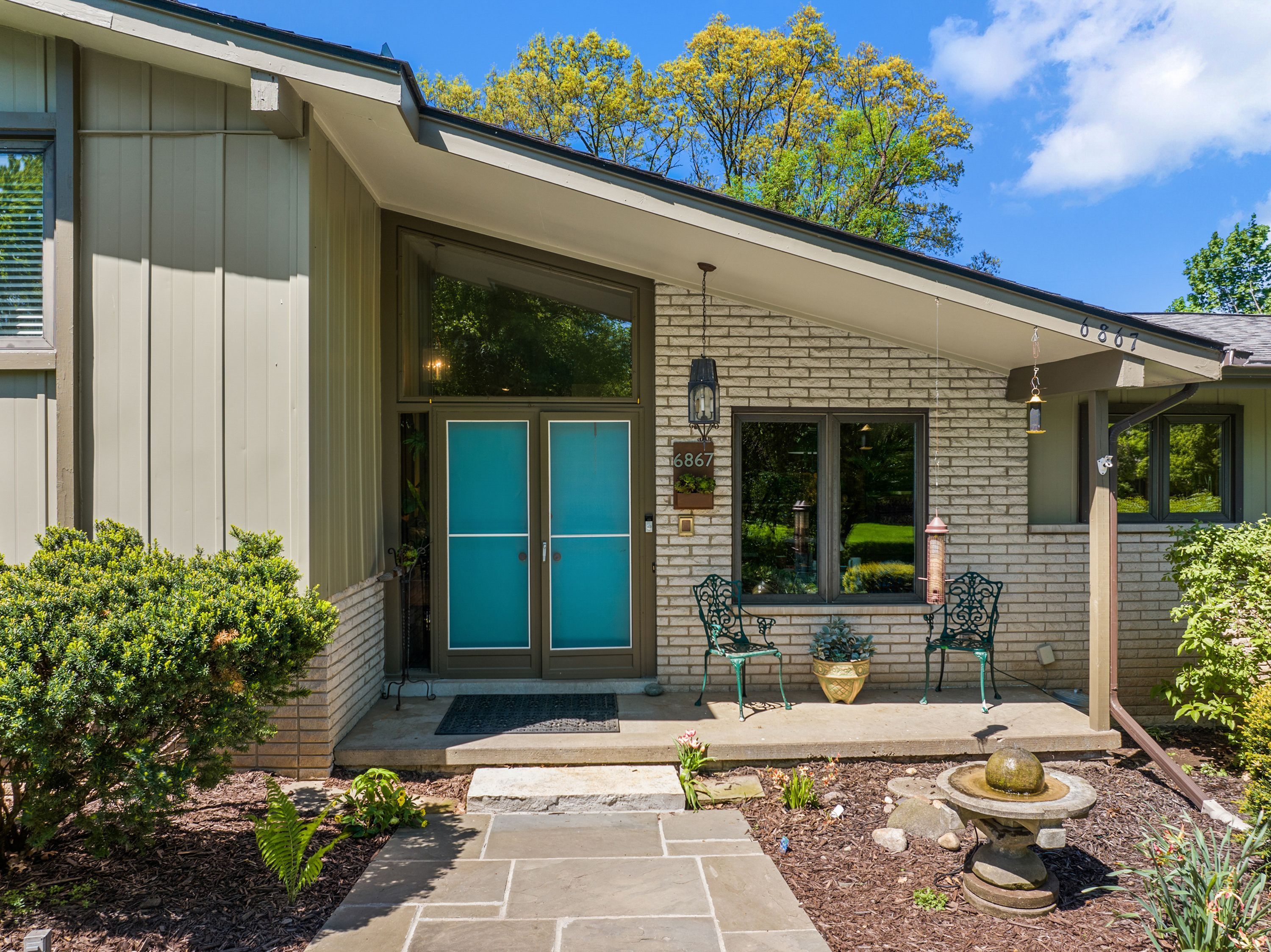6867 KILLARNEY Drive