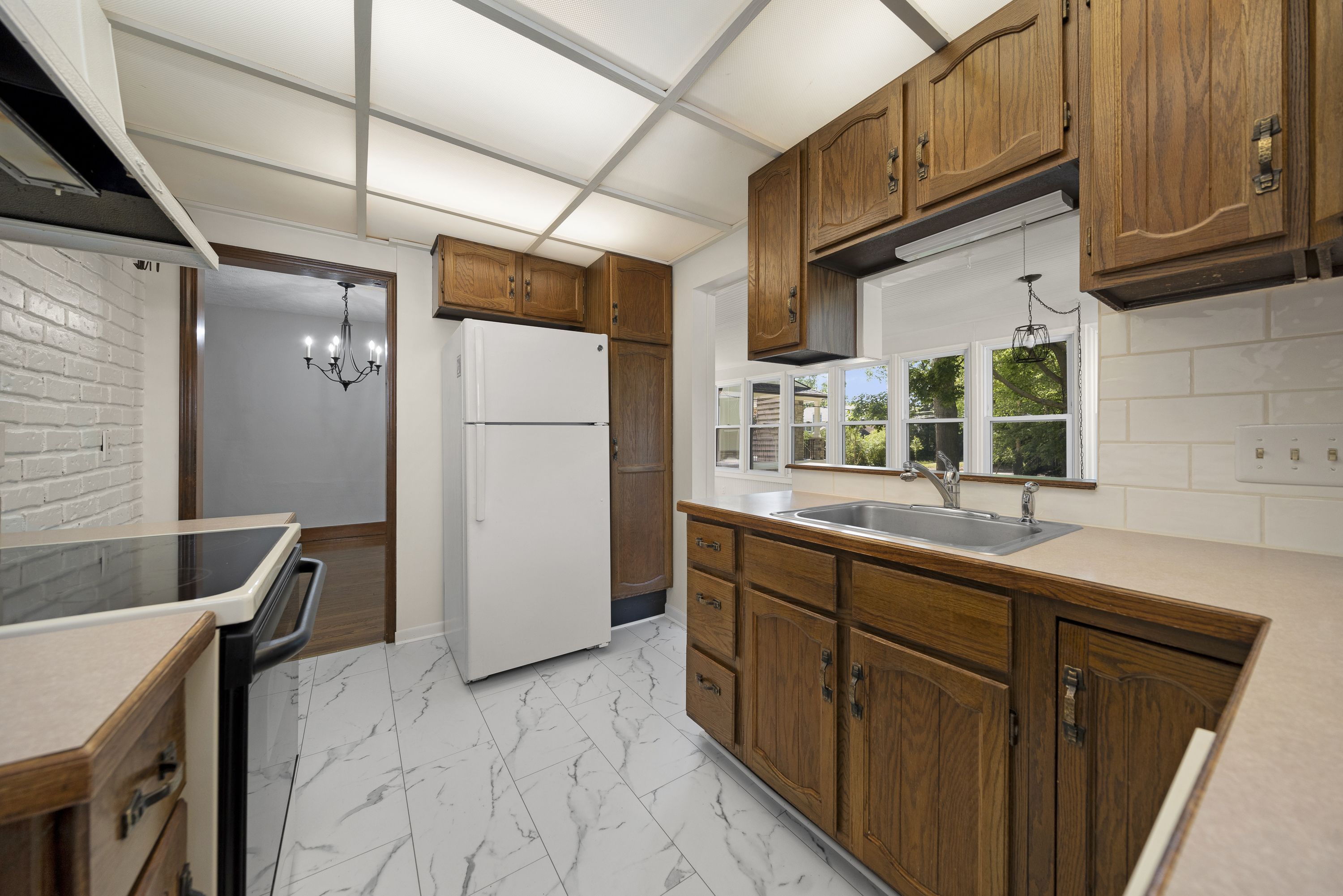 537 W 3RD Street