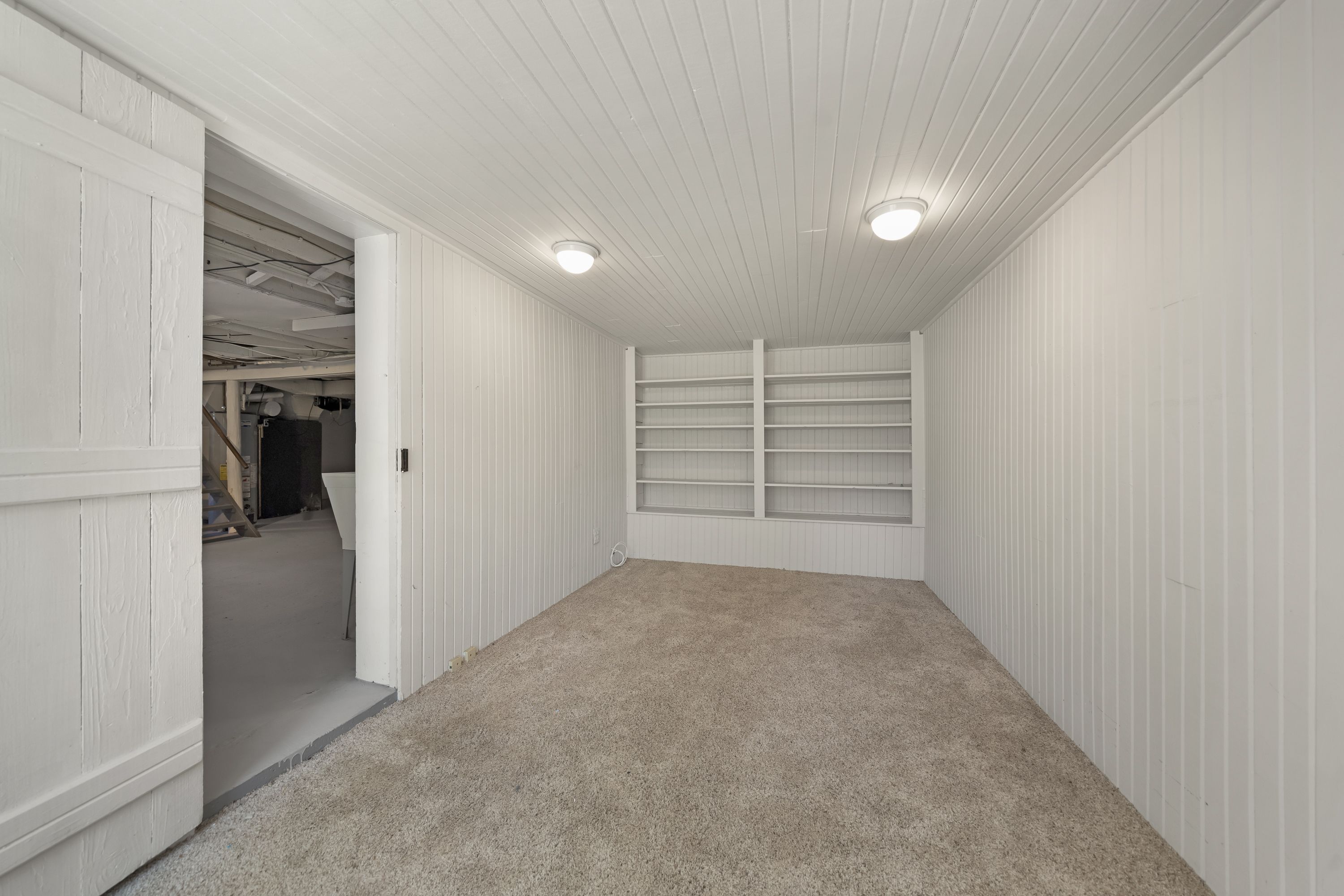 537 W 3RD Street