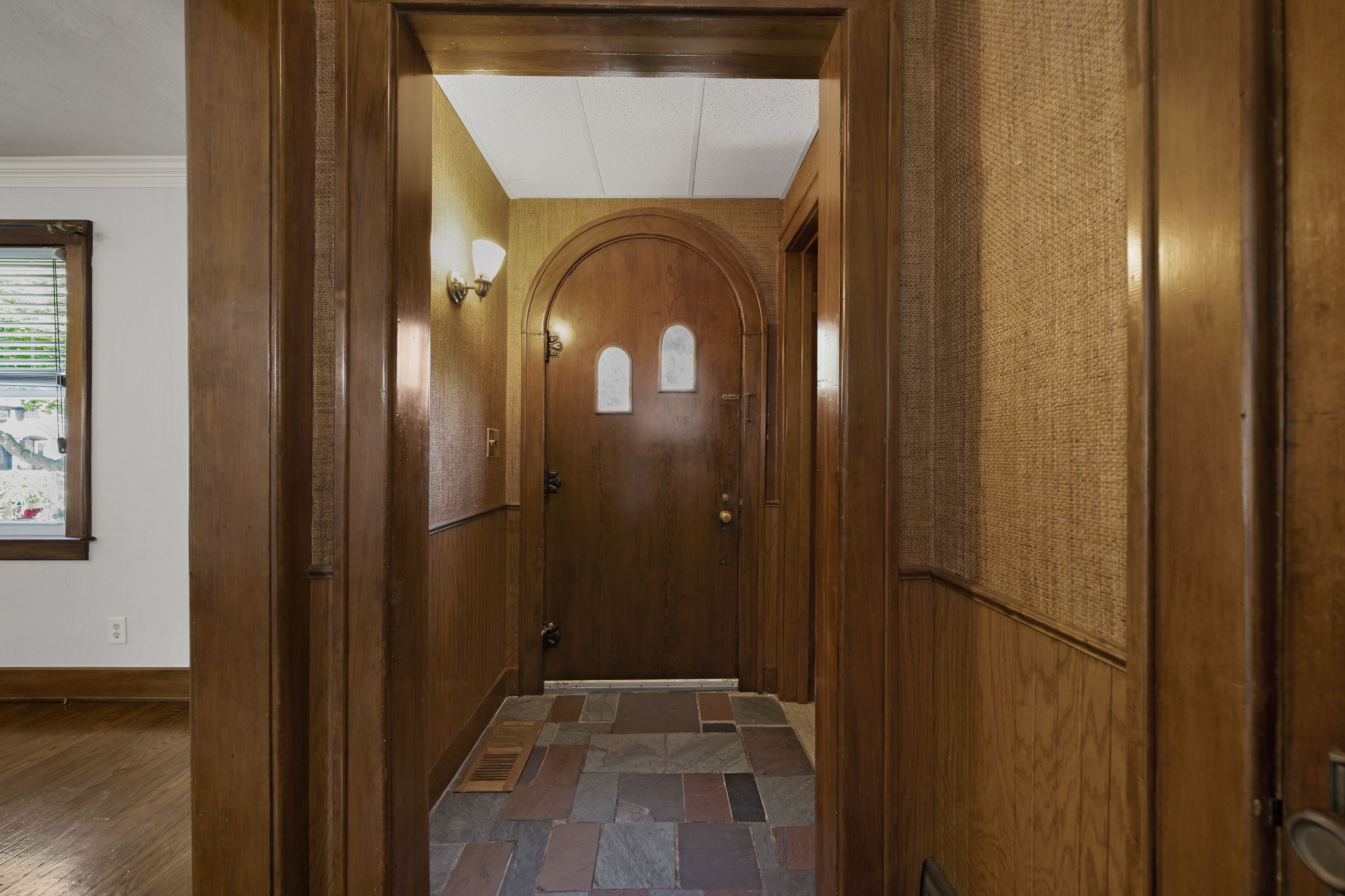 537 W 3RD Street
