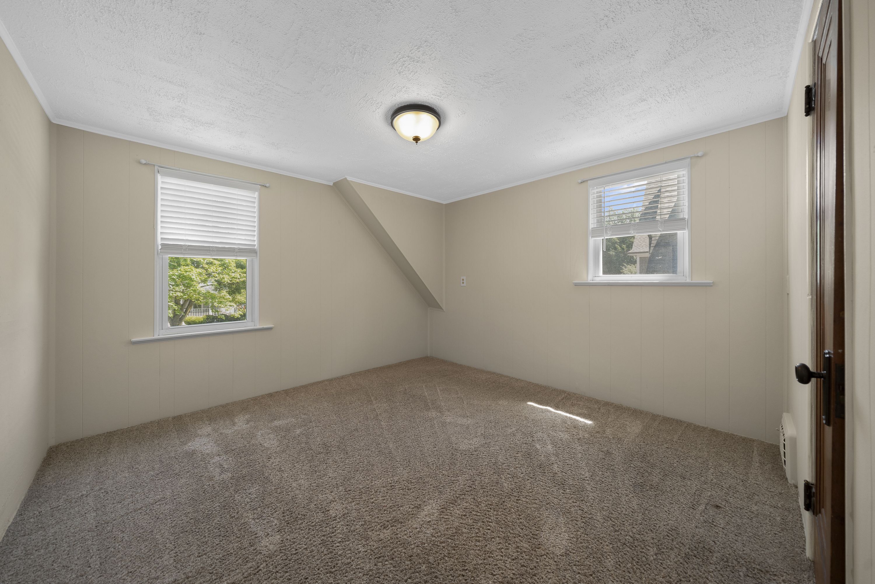 537 W 3RD Street