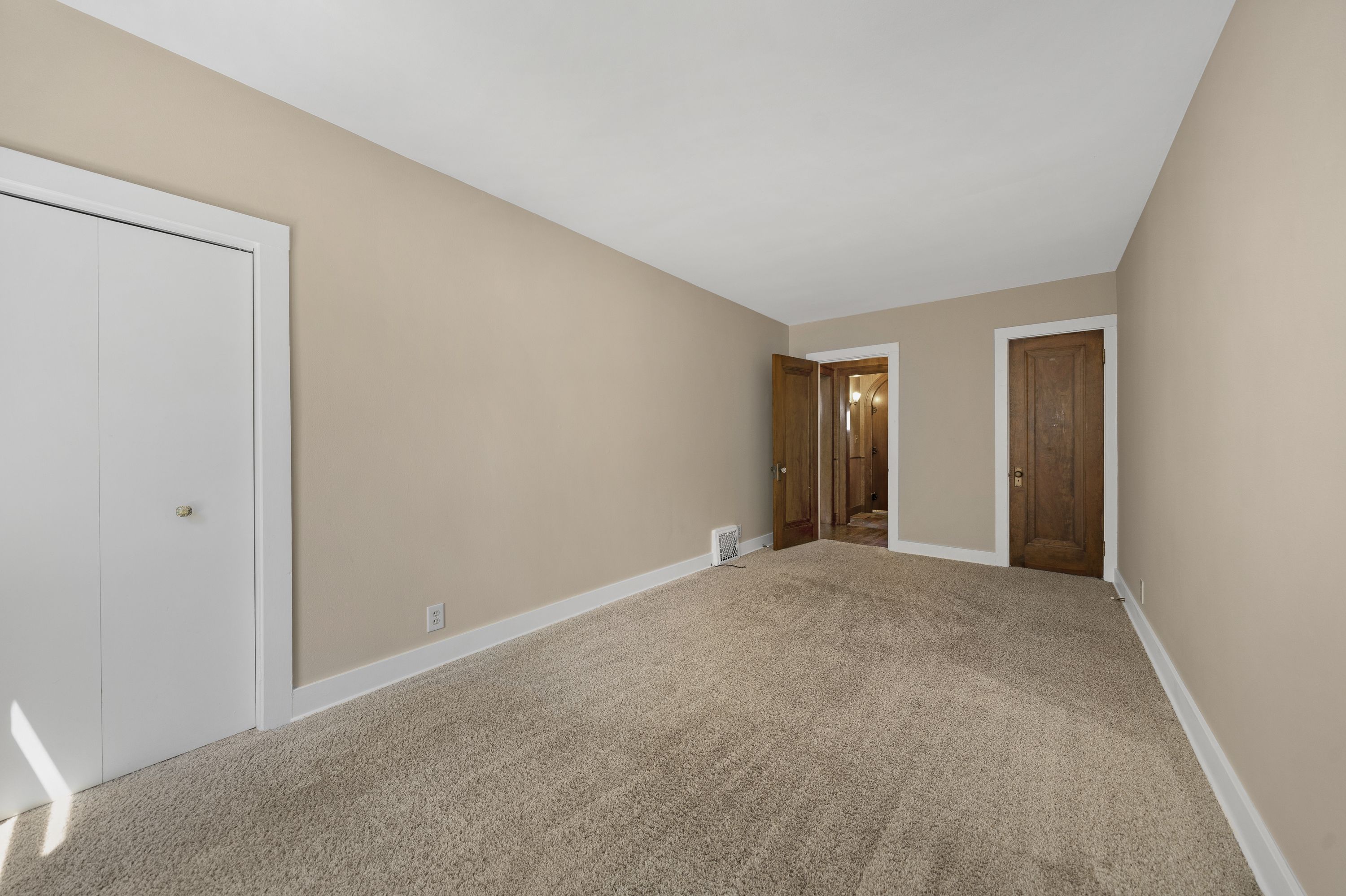 537 W 3RD Street
