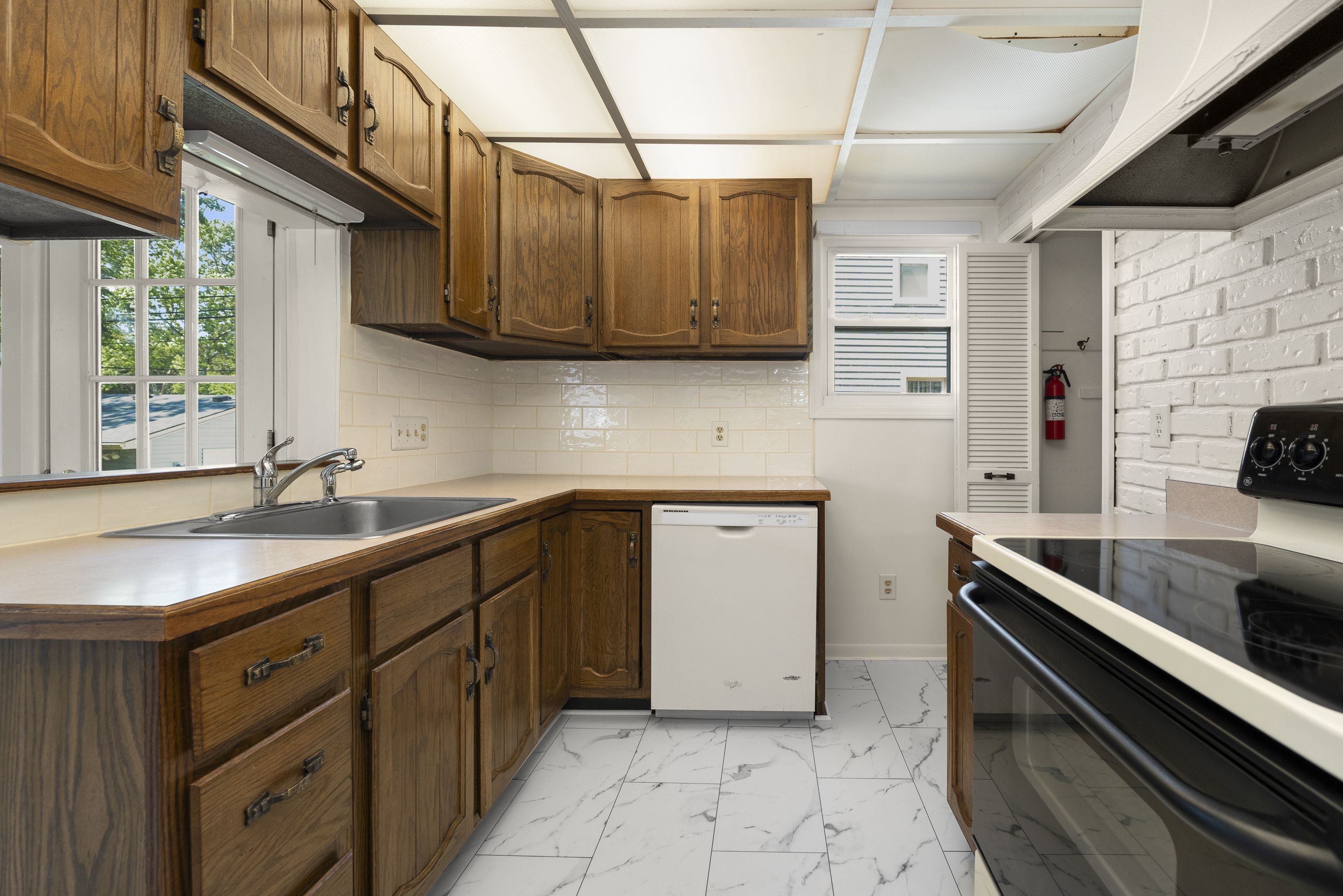 537 W 3RD Street