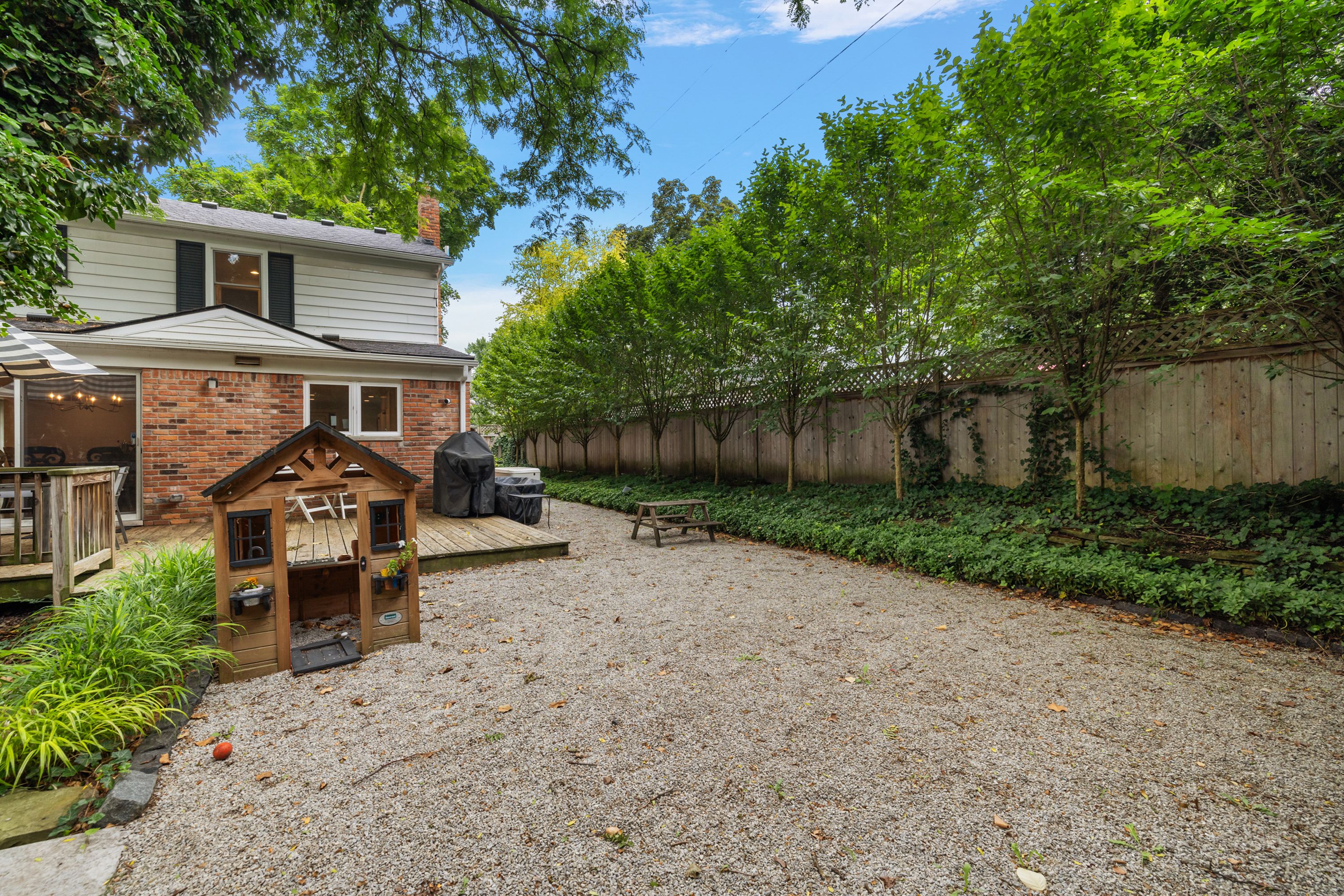 463 HENLEY Street
