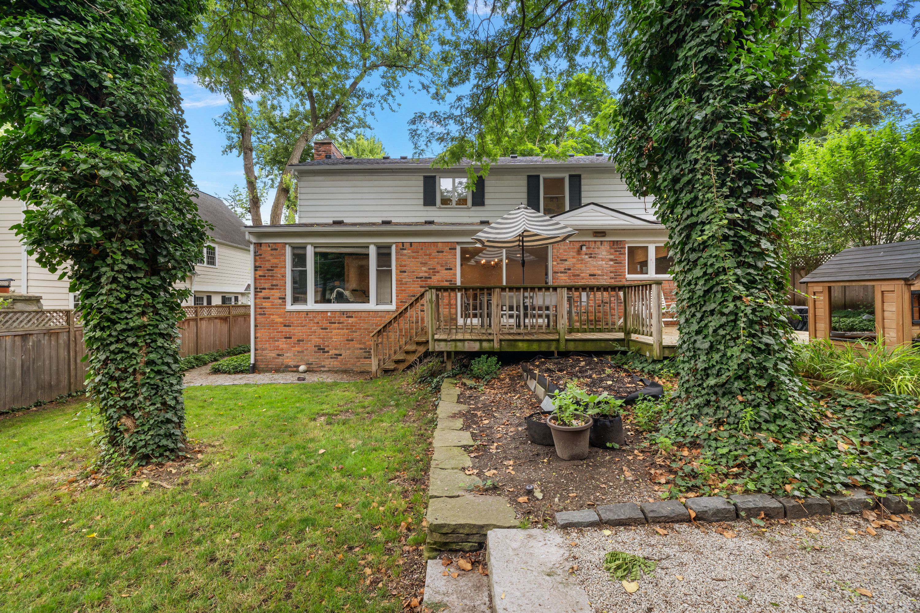 463 HENLEY Street