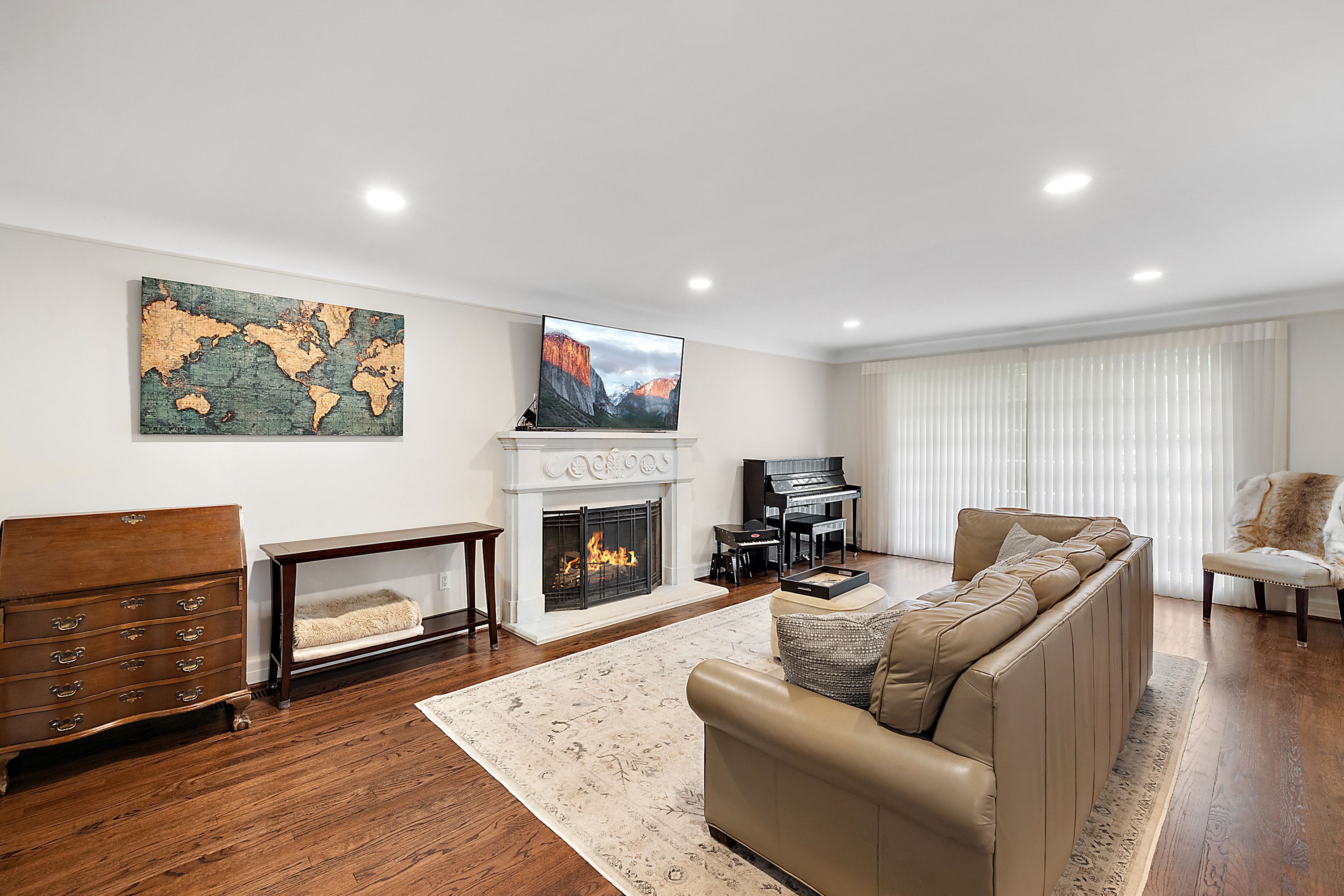463 HENLEY Street