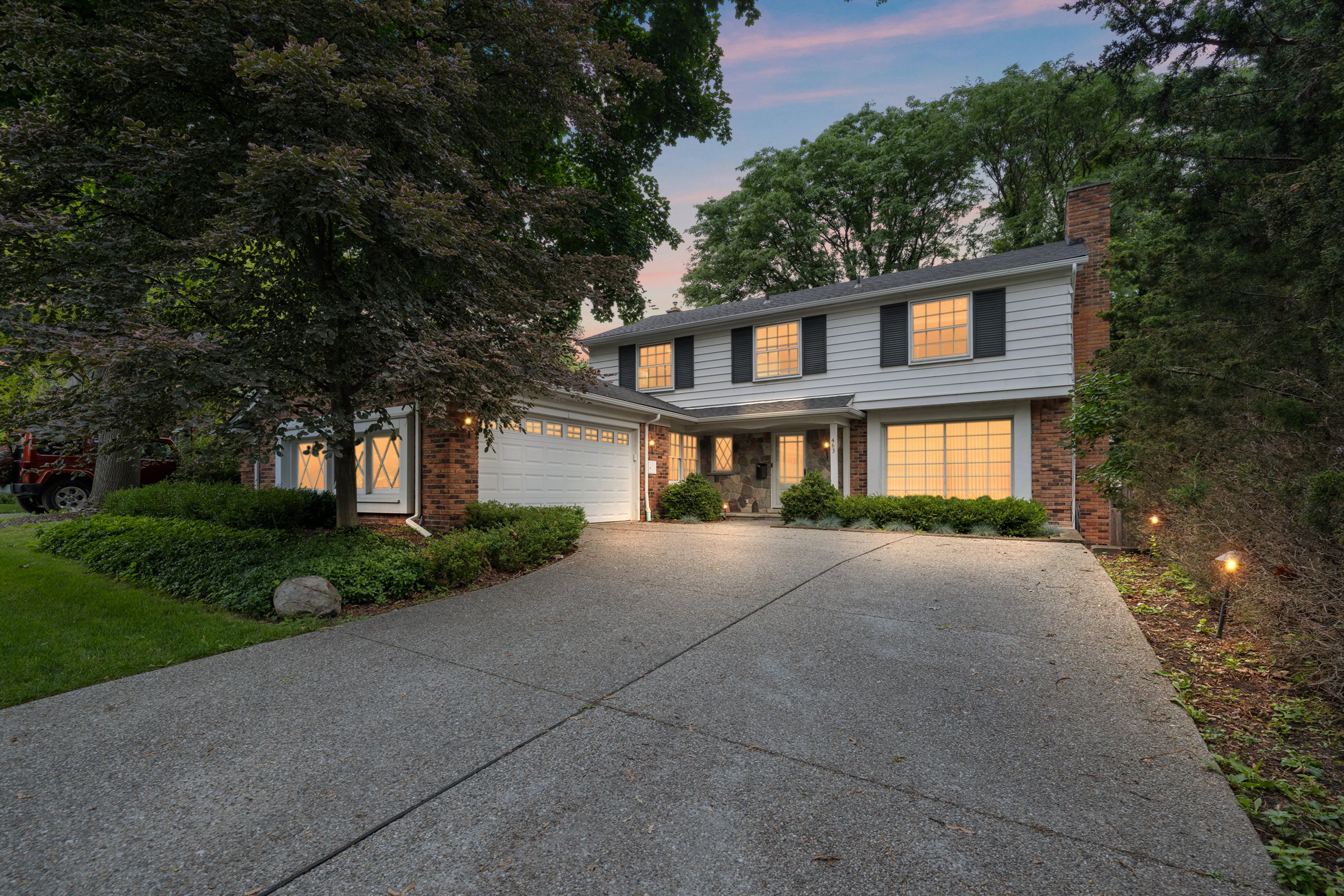 463 HENLEY Street