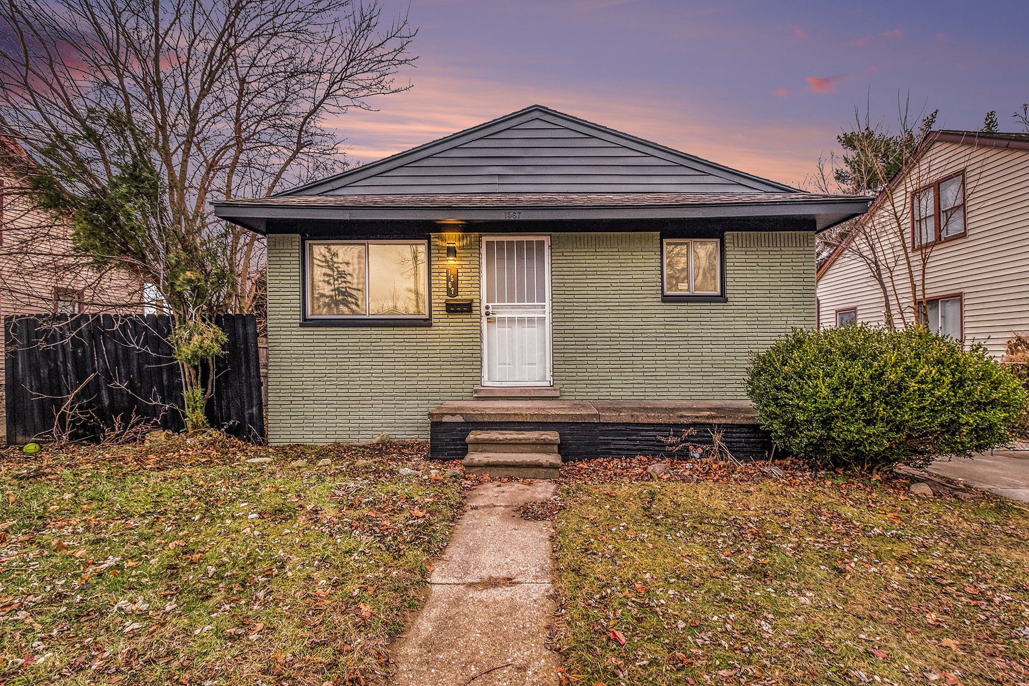 1567 LEROY Street