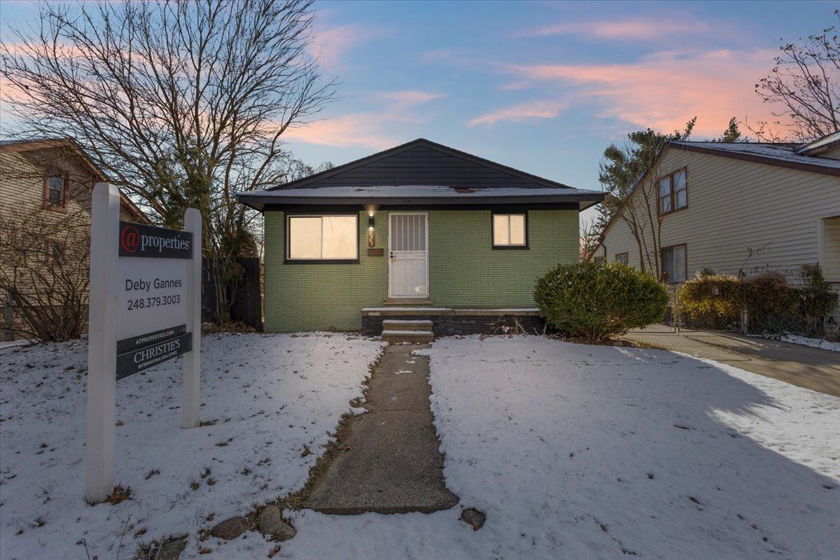 1567 LEROY Street