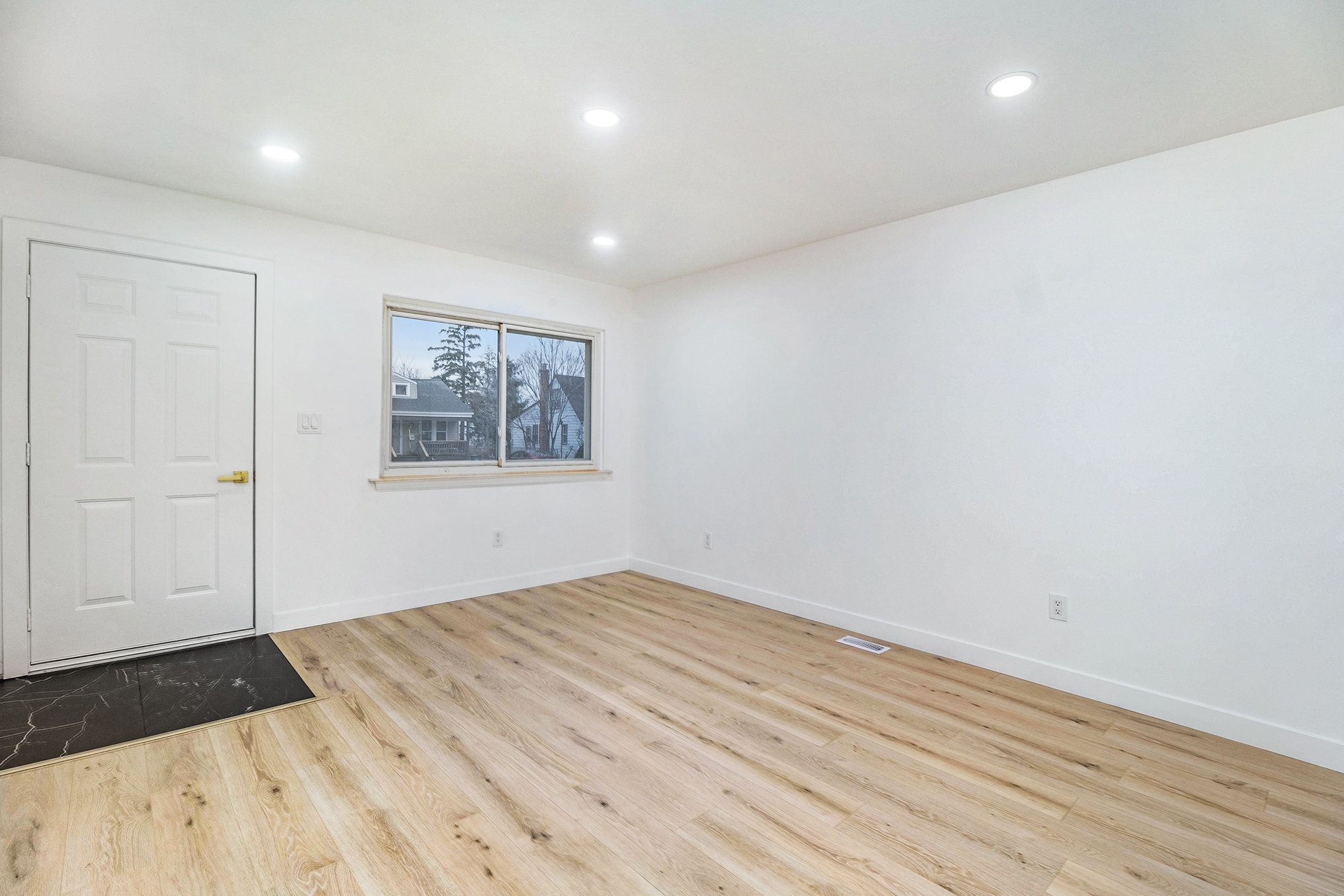 1567 LEROY Street