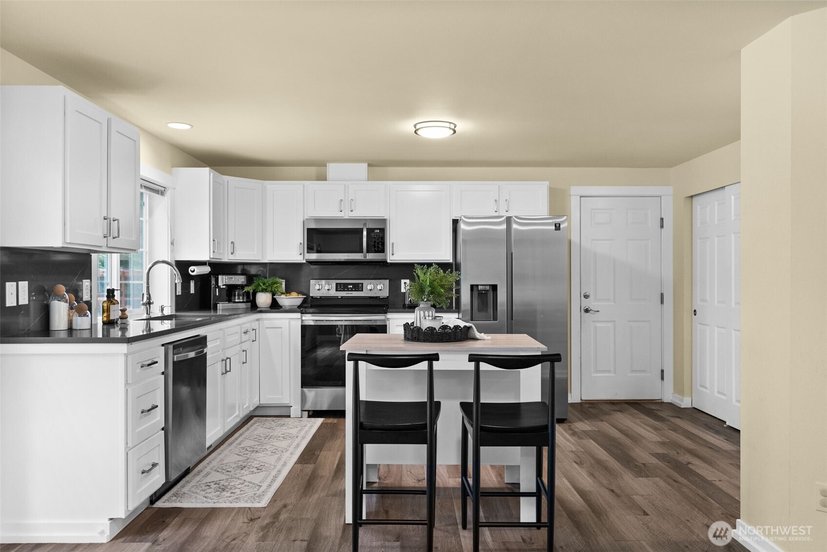 1412 Leschi Place