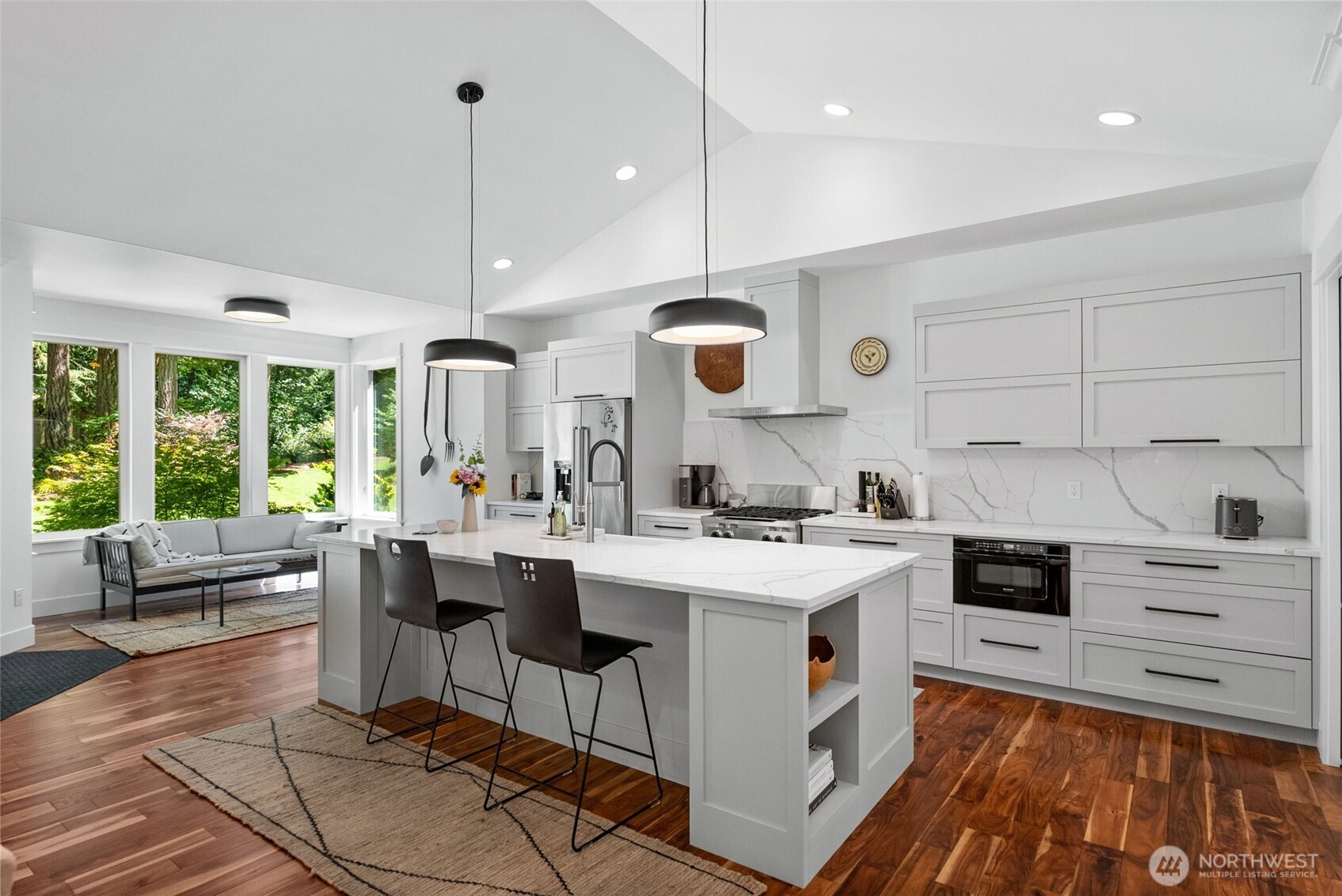 915 7th Court