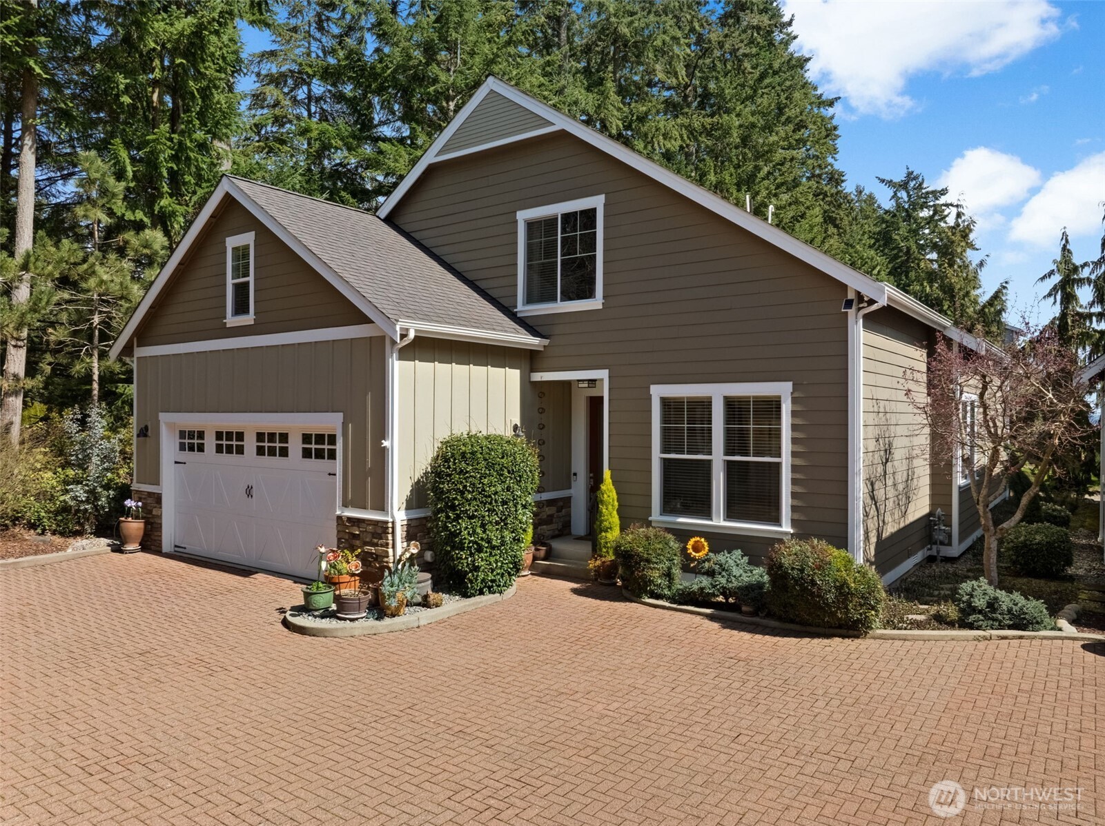 3113 Emerald Lane