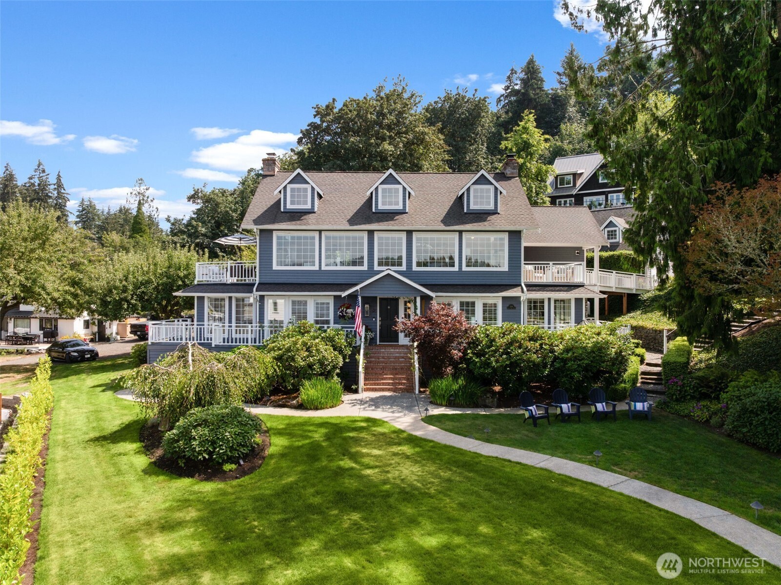 586 North Shore Boulevard