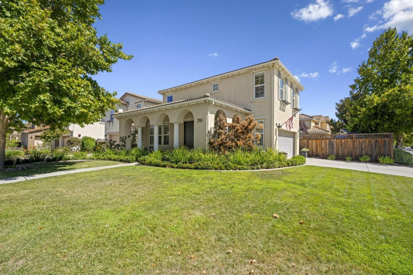 702 San Gabriel AVE