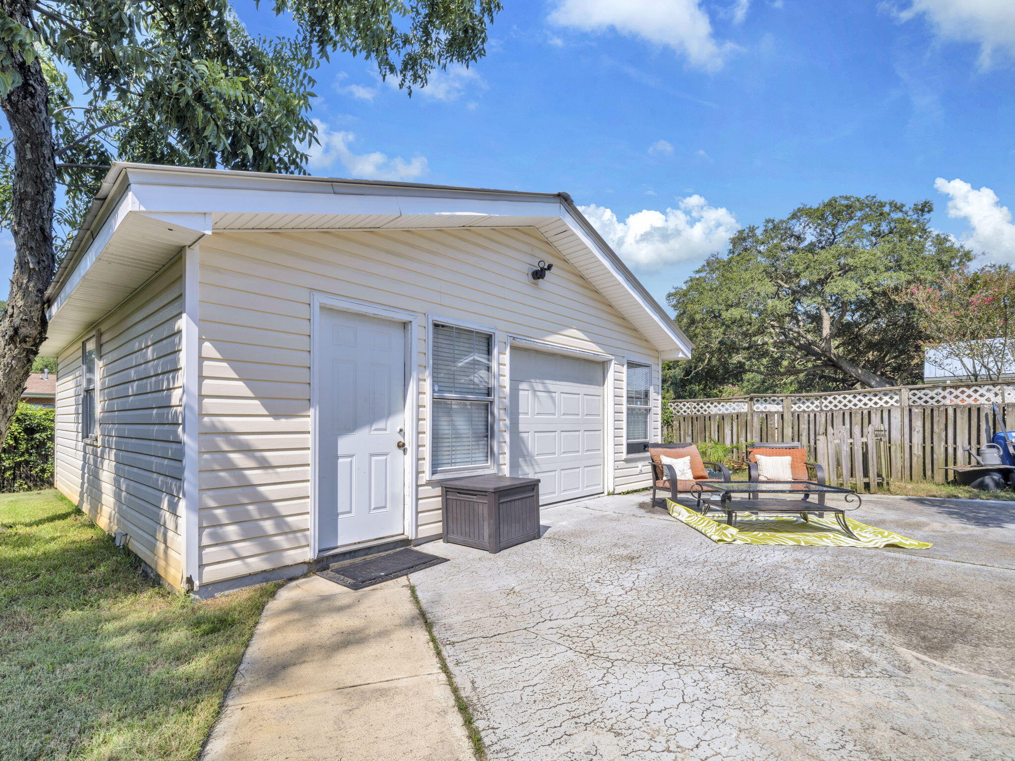 227 NW Holmes Boulevard