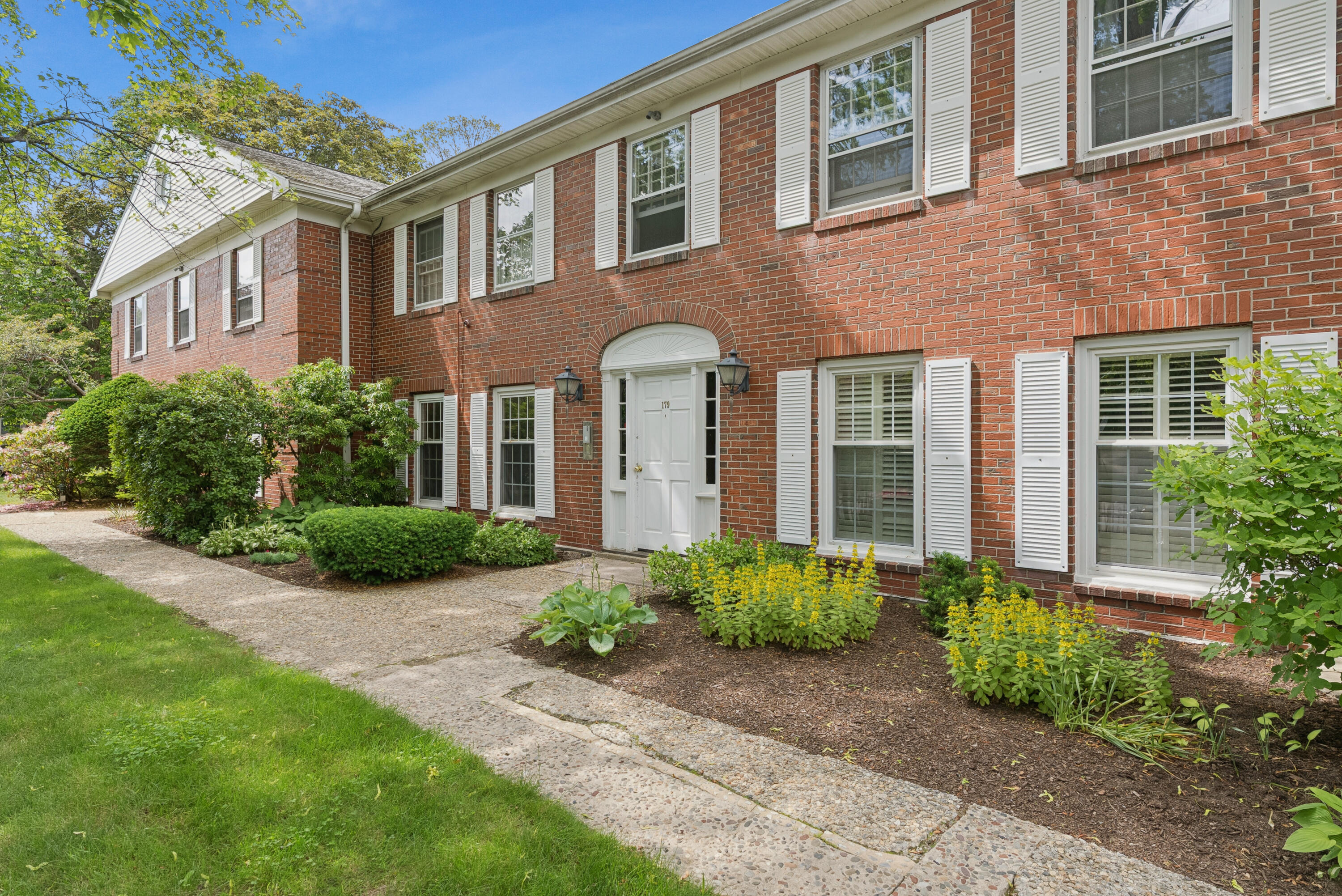 179 Pine Street, 1B