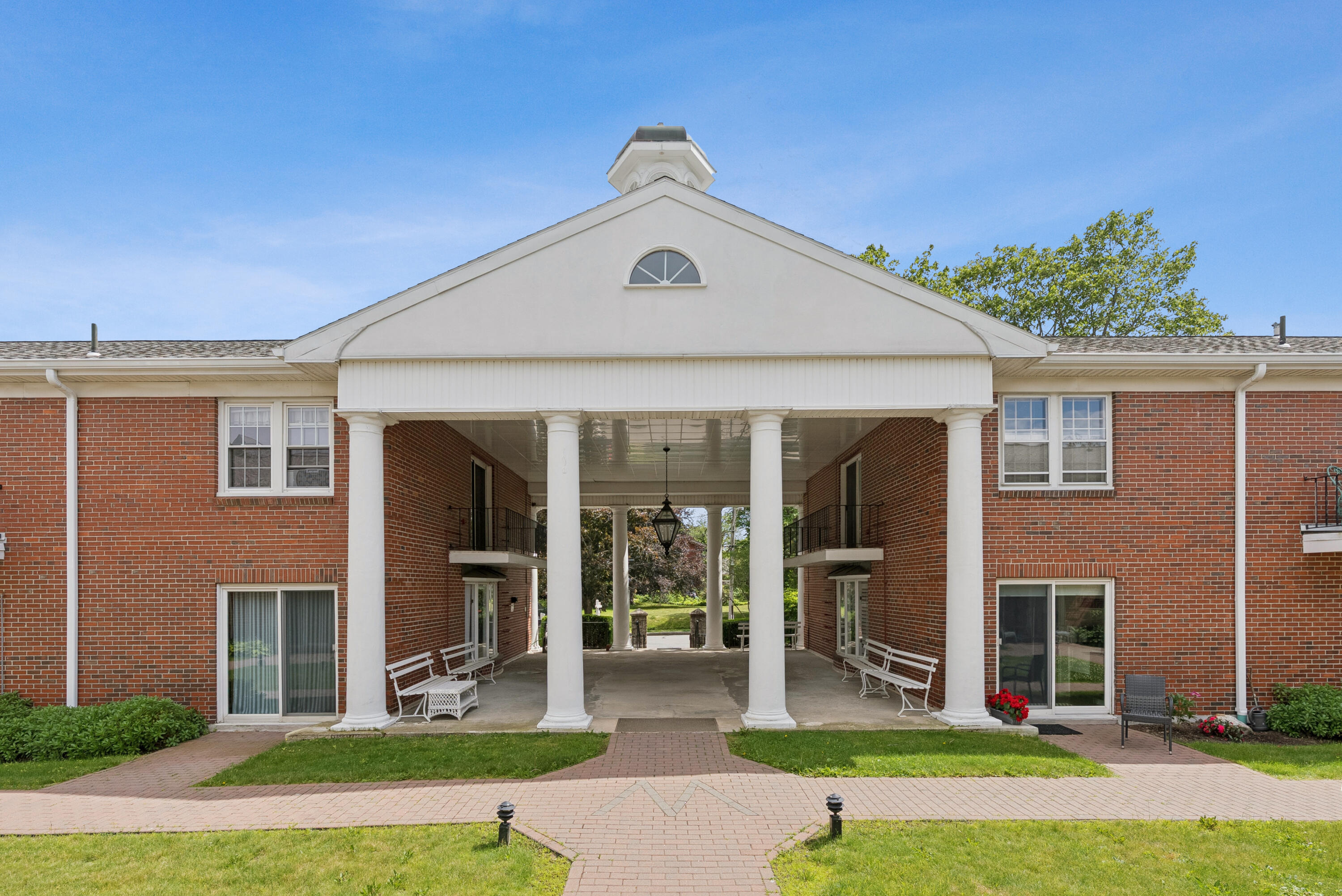 179 Pine Street, 1B